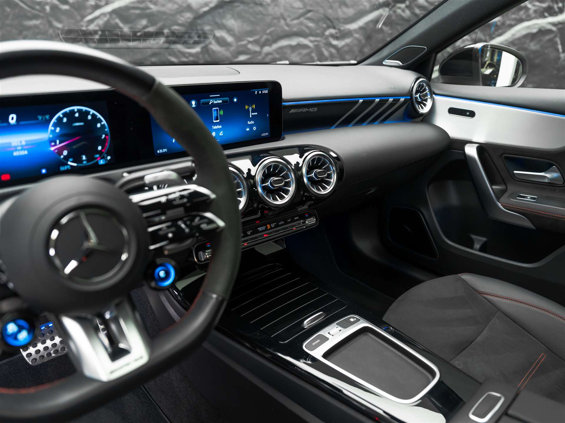 MERCEDES-BENZ A 45 S AMG 4Matic+ 8G-DCT *Facelift*Panorama*Schmiederäder*Burmester*-image-9