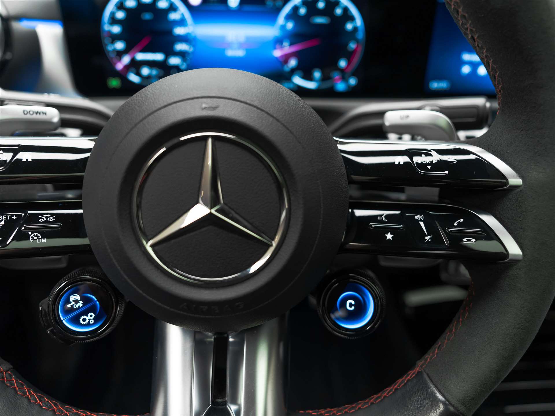 MERCEDES-BENZ A 45 S AMG 4Matic+ 8G-DCT *Facelift*Panorama*Schmiederäder*Burmester*-image-32