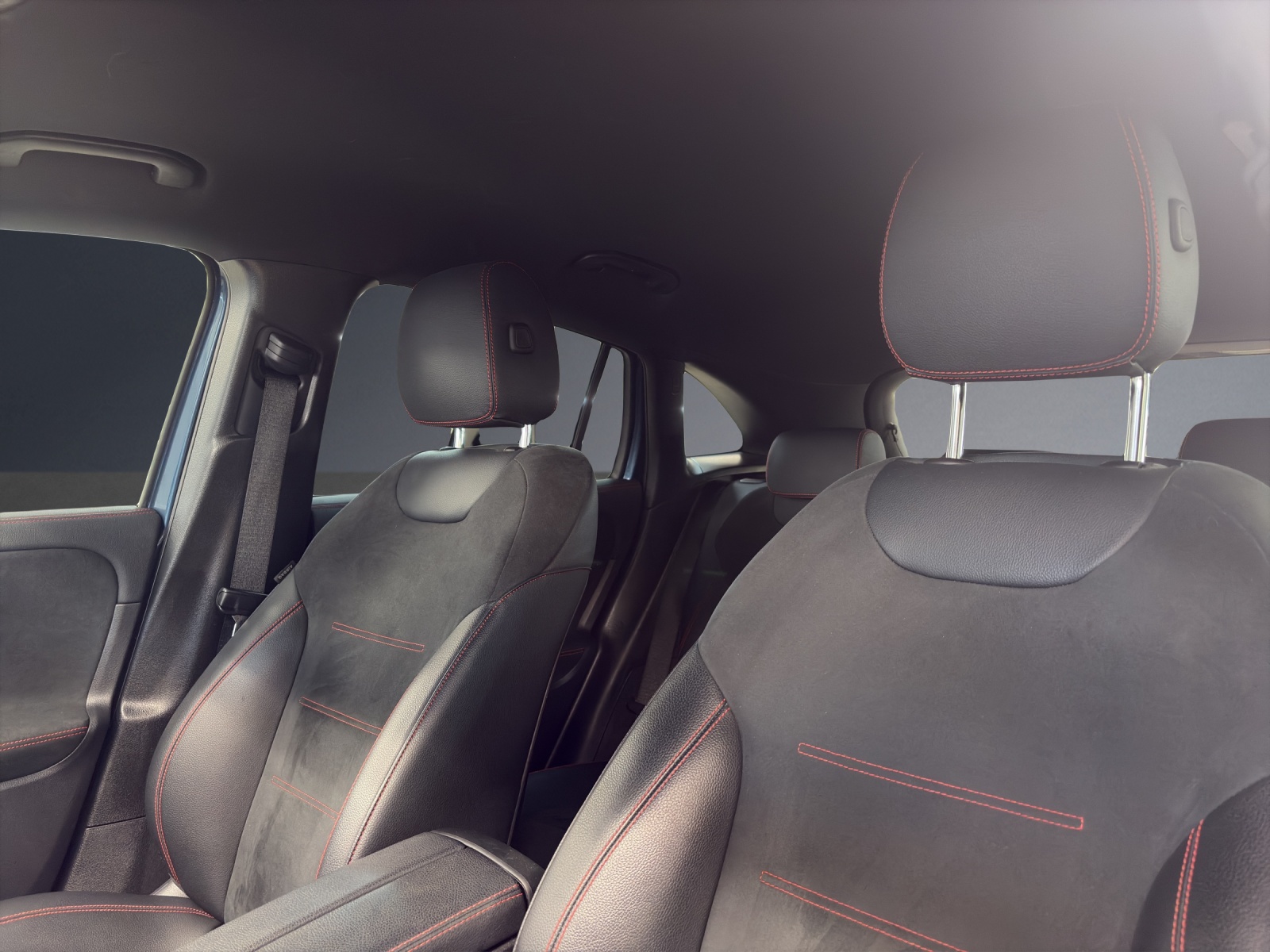 MERCEDES-BENZ EQA 300 AMG Line 4Matic-image-7