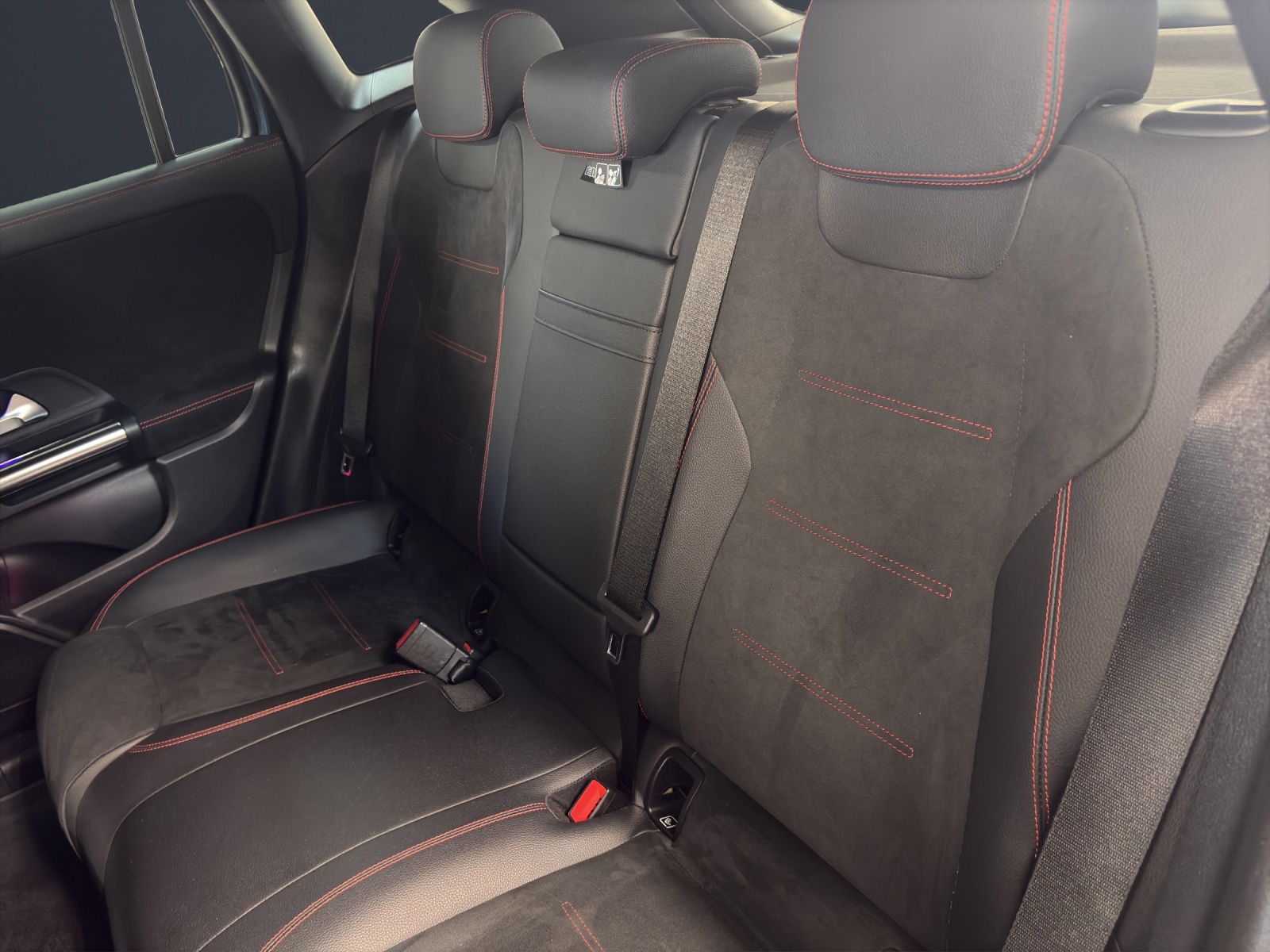 MERCEDES-BENZ EQA 300 AMG Line 4Matic-image-16