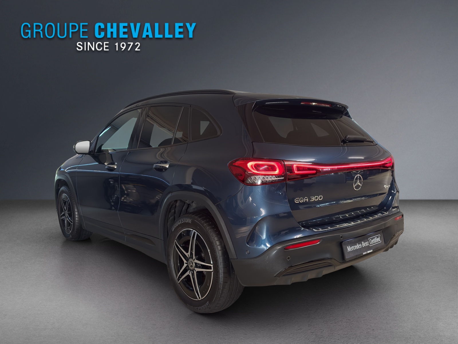 MERCEDES-BENZ EQA 300 AMG Line 4Matic-showroom-element-3