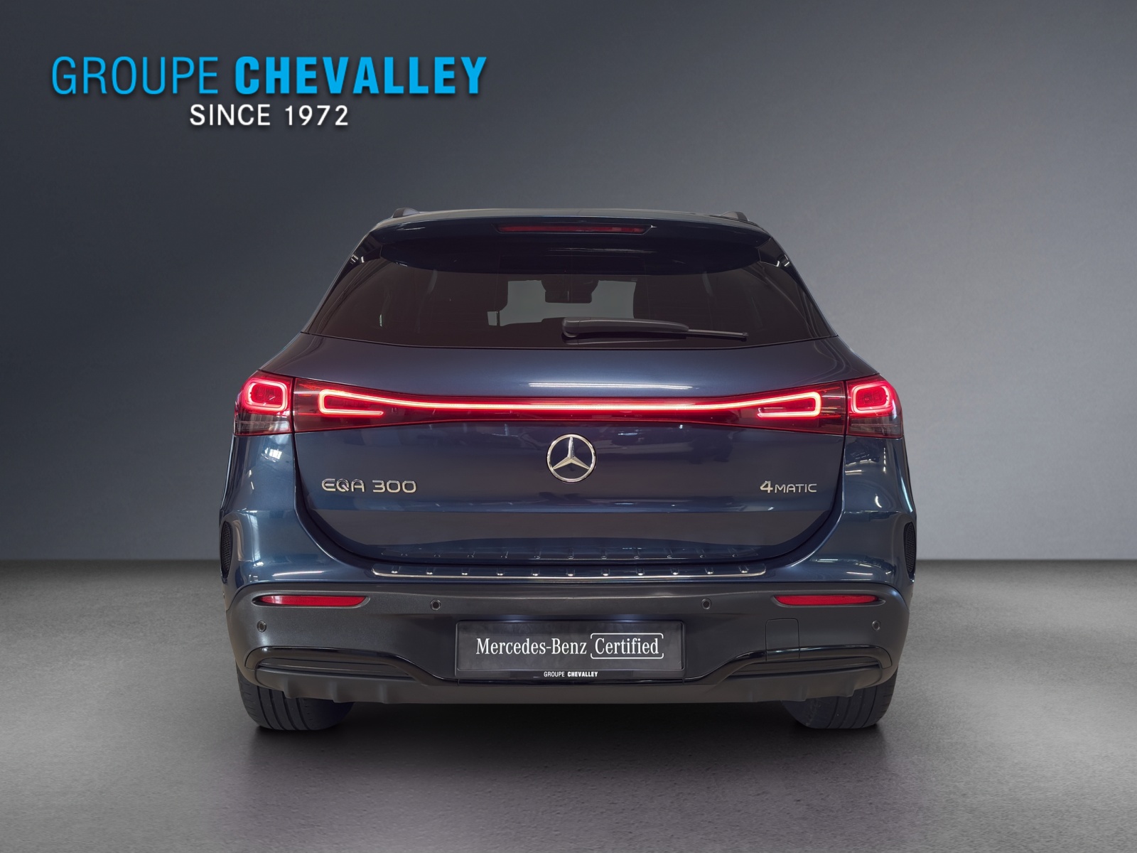 MERCEDES-BENZ EQA 300 AMG Line 4Matic-image-4
