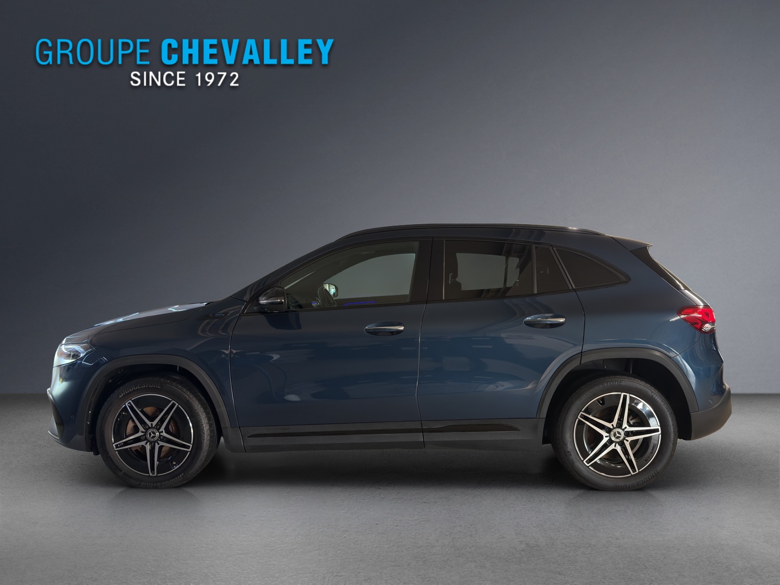 MERCEDES-BENZ EQA 300 AMG Line 4Matic-showroom-element-2