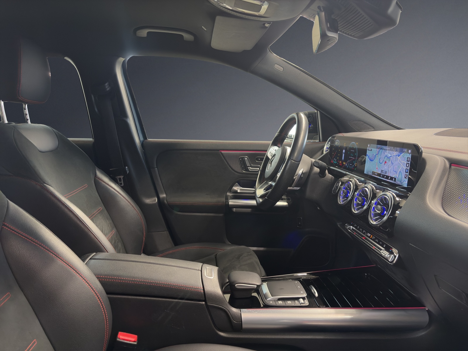 MERCEDES-BENZ EQA 300 AMG Line 4Matic-image-9