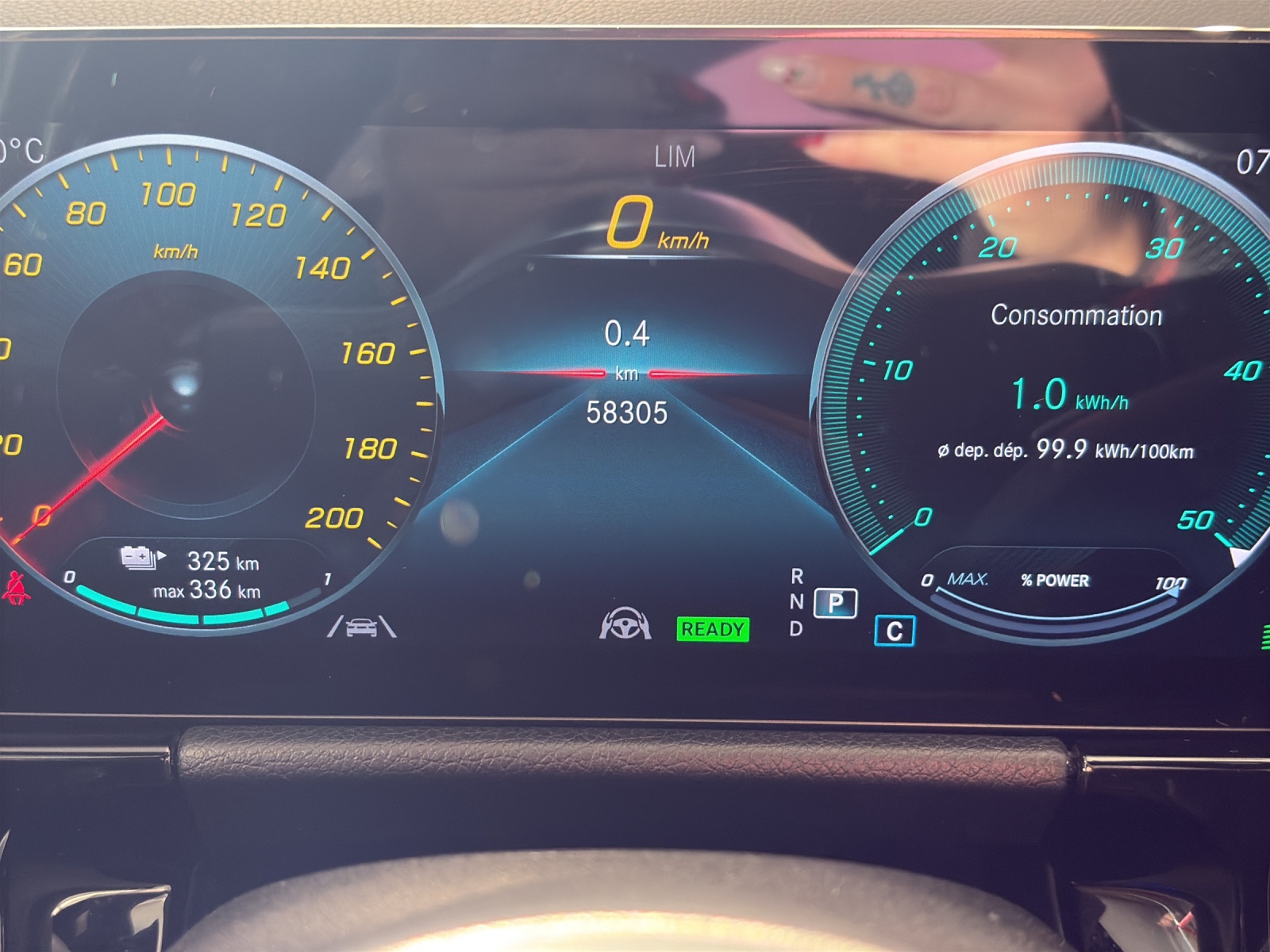 MERCEDES-BENZ EQA 300 AMG Line 4Matic-image-13