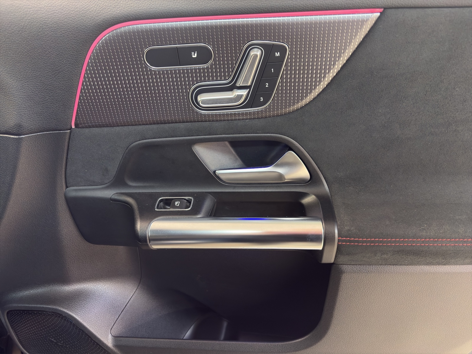 MERCEDES-BENZ EQA 300 AMG Line 4Matic-image-10