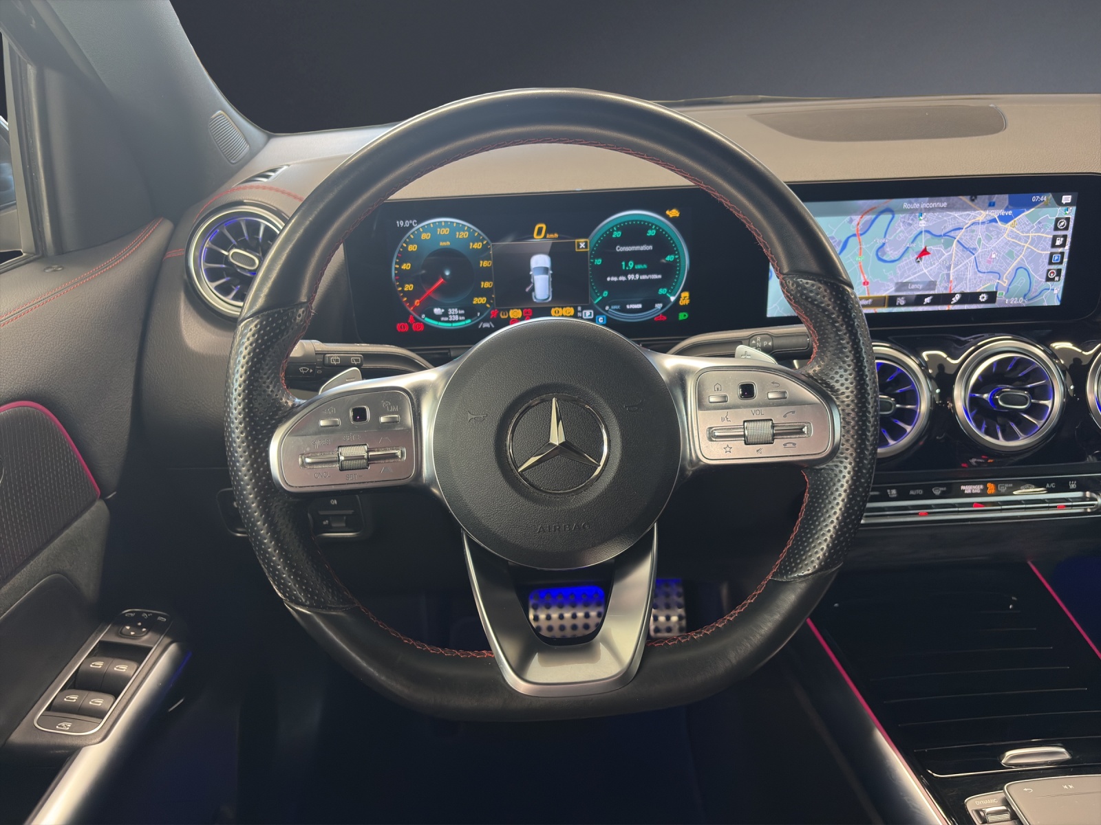 MERCEDES-BENZ EQA 300 AMG Line 4Matic-image-12