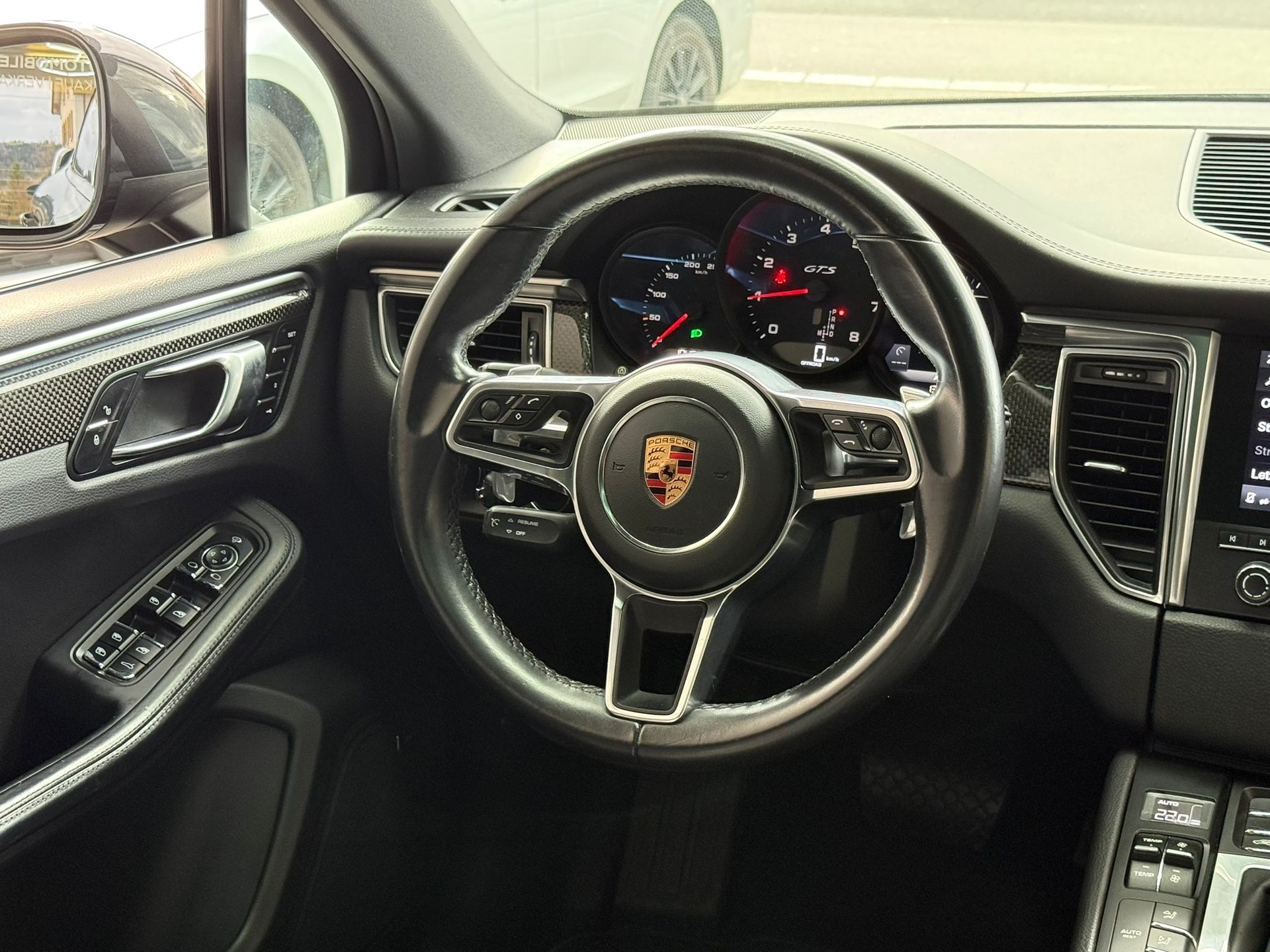 PORSCHE Macan GTS PDK-image-20
