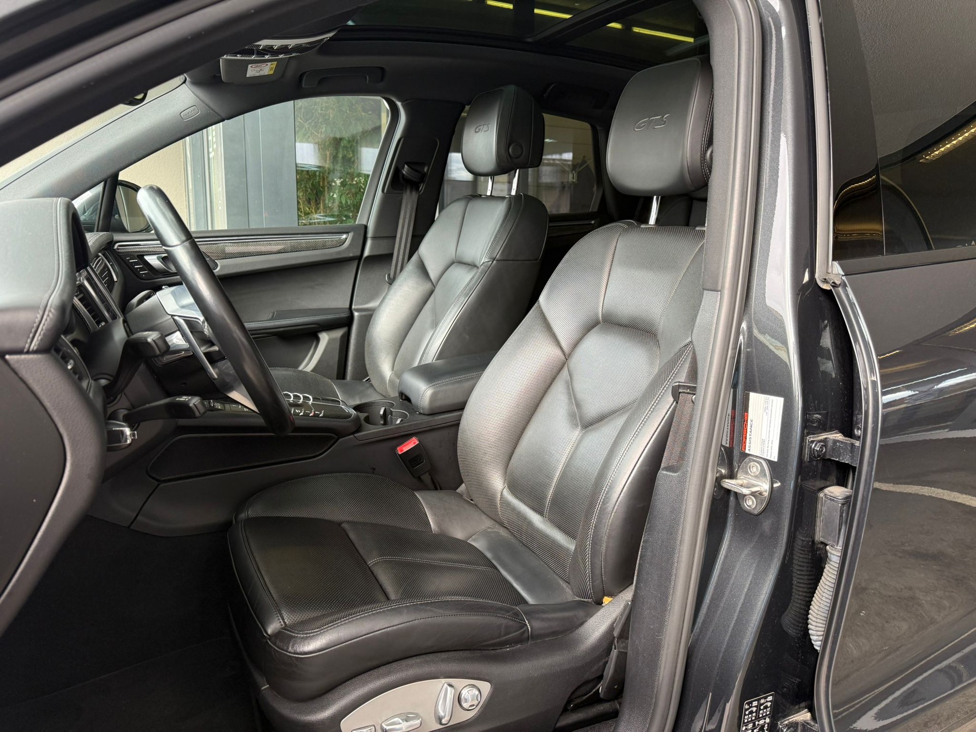 PORSCHE Macan GTS PDK-image-10