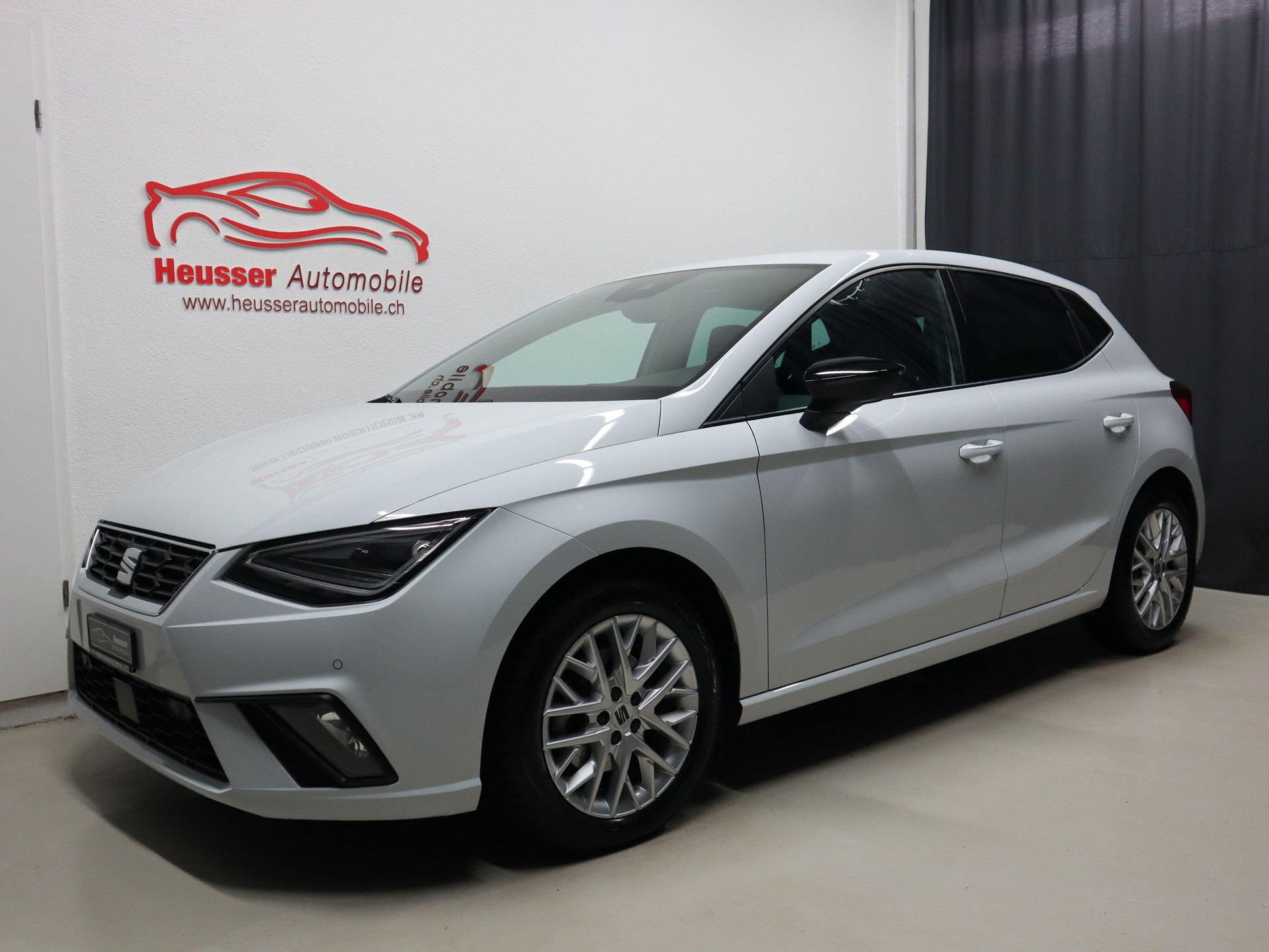 SEAT Ibiza 1.5 EcoTSI FR DSG - Navi - Digital Cockpit - Leder/Alcantara - Keyless - Kamera - 150 PS-showroom-element-1