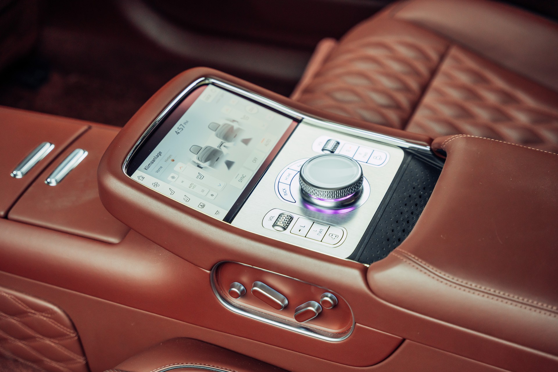 GENESIS G90 Luxury Plus LWB AWD-image-15