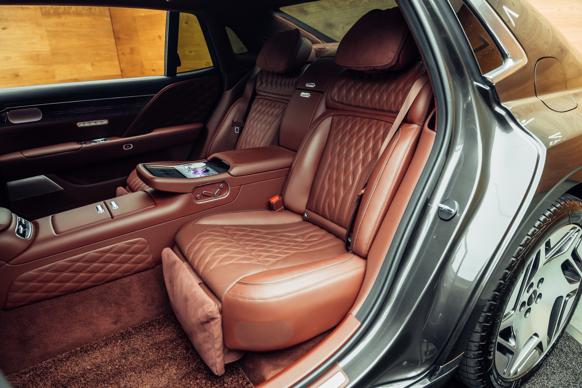 GENESIS G90 Luxury Plus LWB AWD-image-7