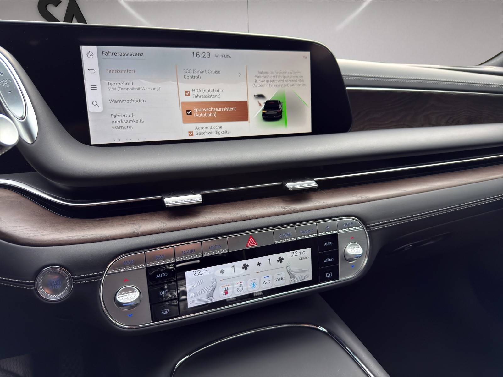 GENESIS G90 Luxury-image-16