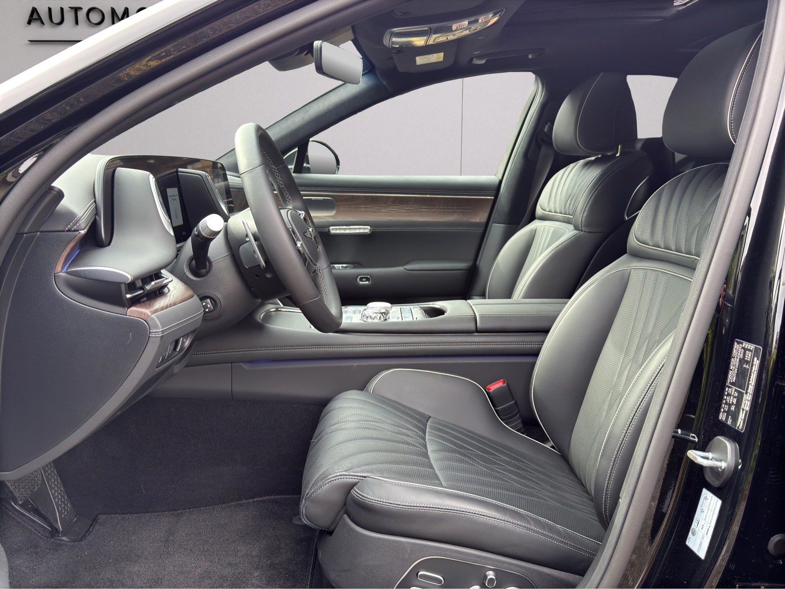 GENESIS G90 Luxury-image-8