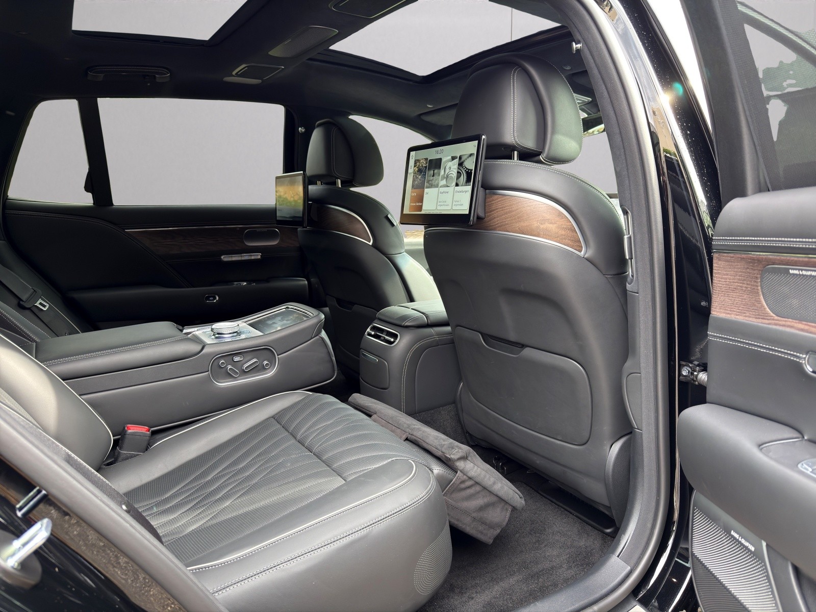 GENESIS G90 Luxury-image-11