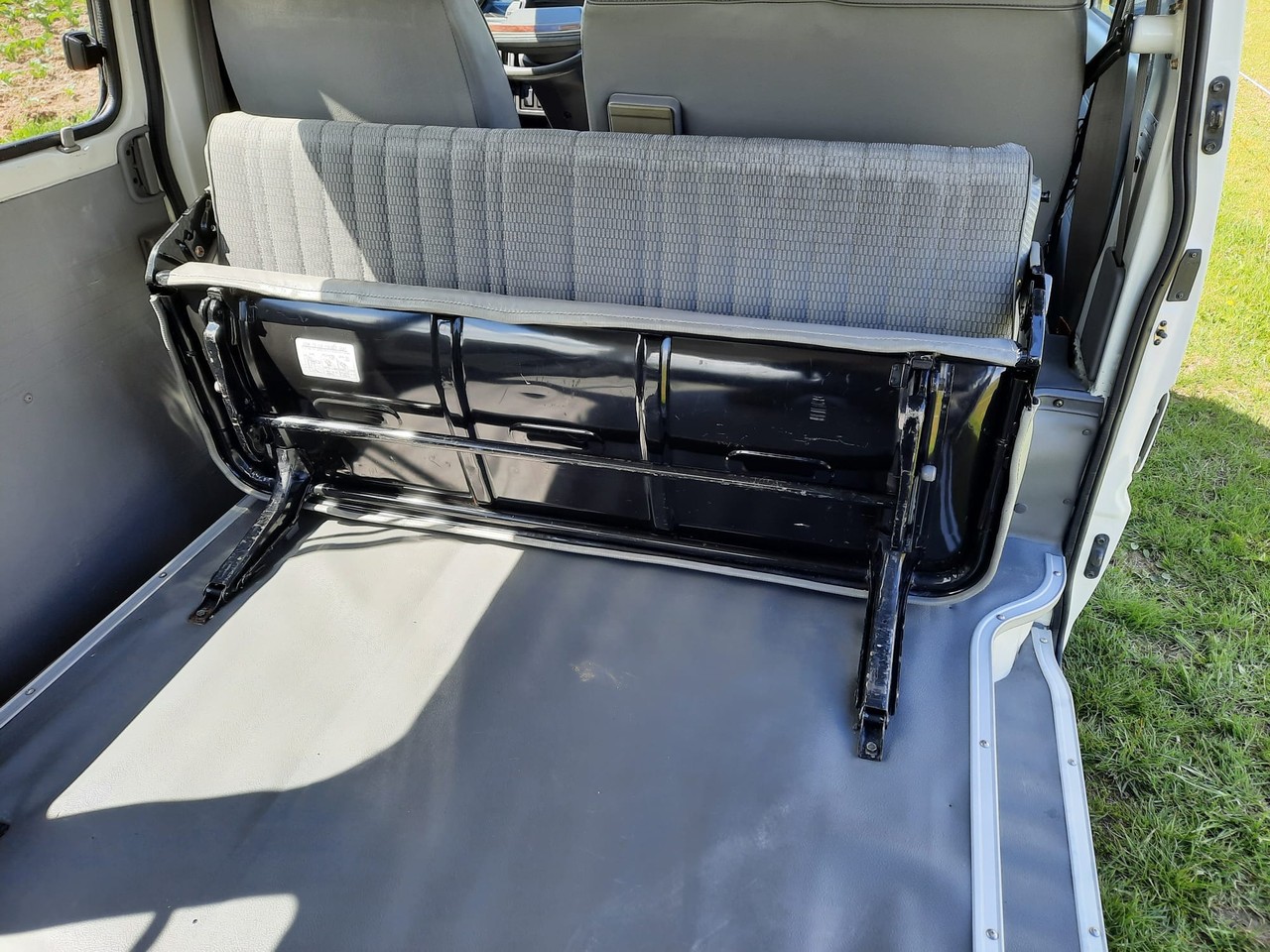 MAZDA E 2000 SR1JC2-image-10