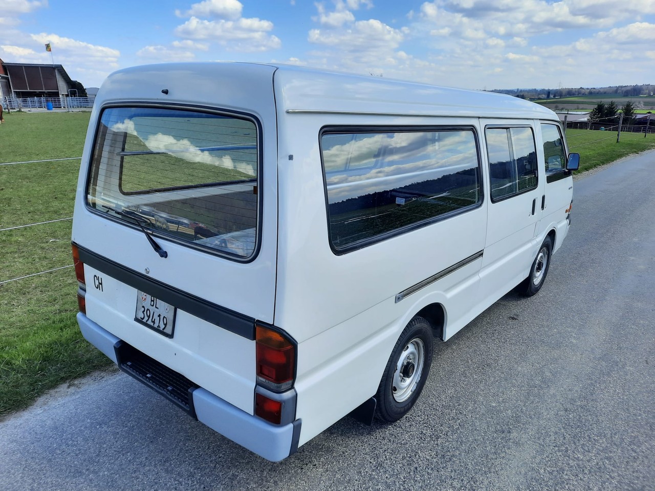 MAZDA E 2000 SR1JC2-image-3