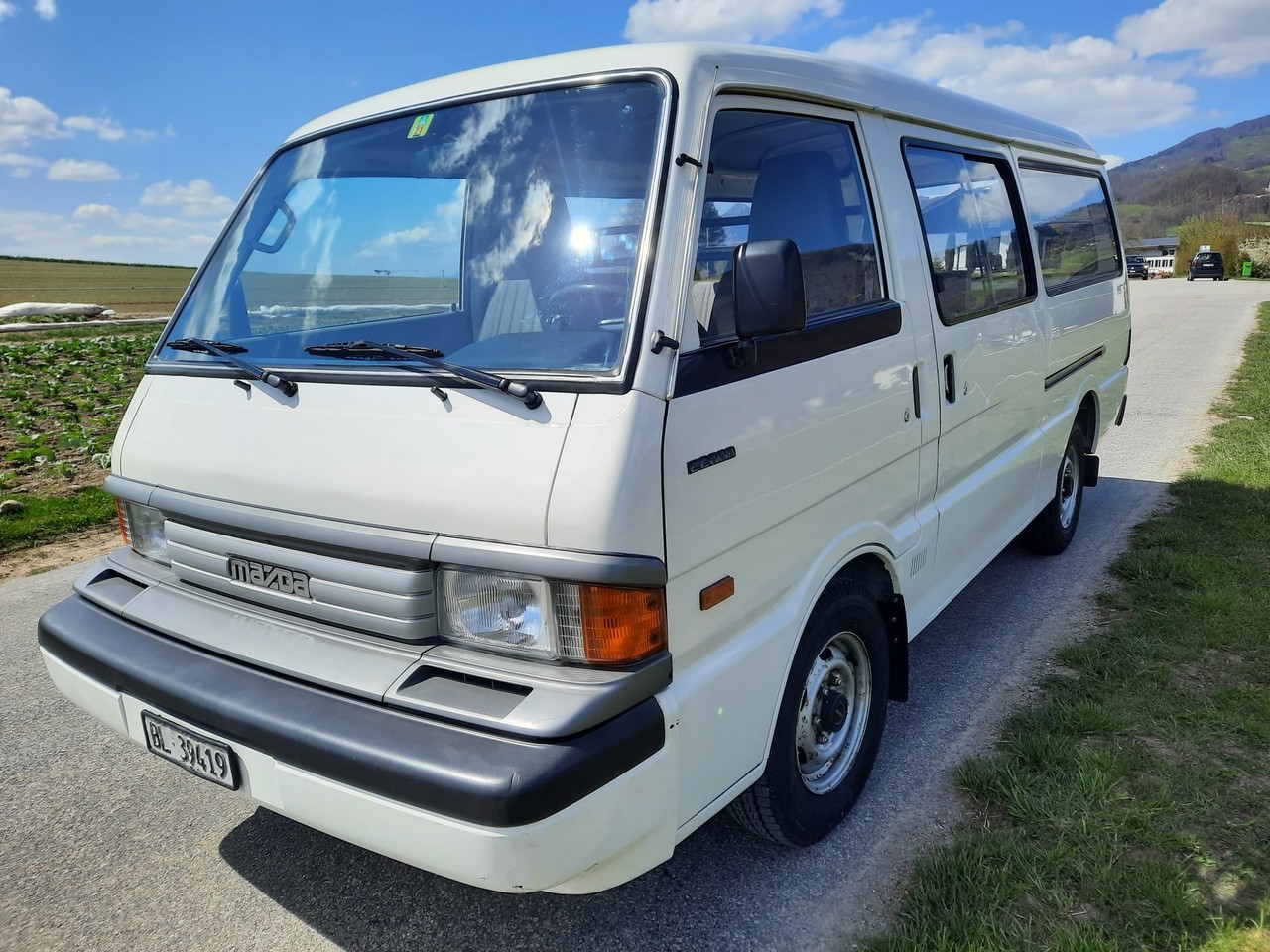 MAZDA E 2000 SR1JC2
