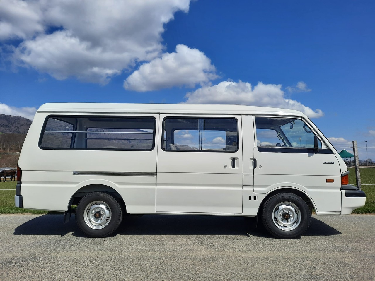 MAZDA E 2000 SR1JC2-image-2