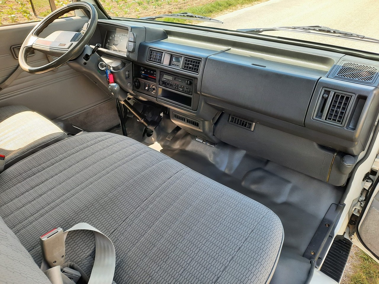 MAZDA E 2000 SR1JC2-image-9