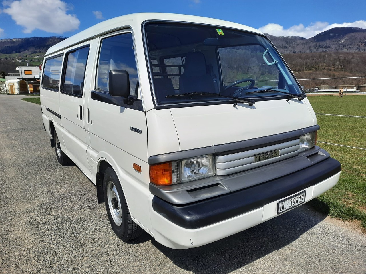 MAZDA E 2000 SR1JC2-image-1