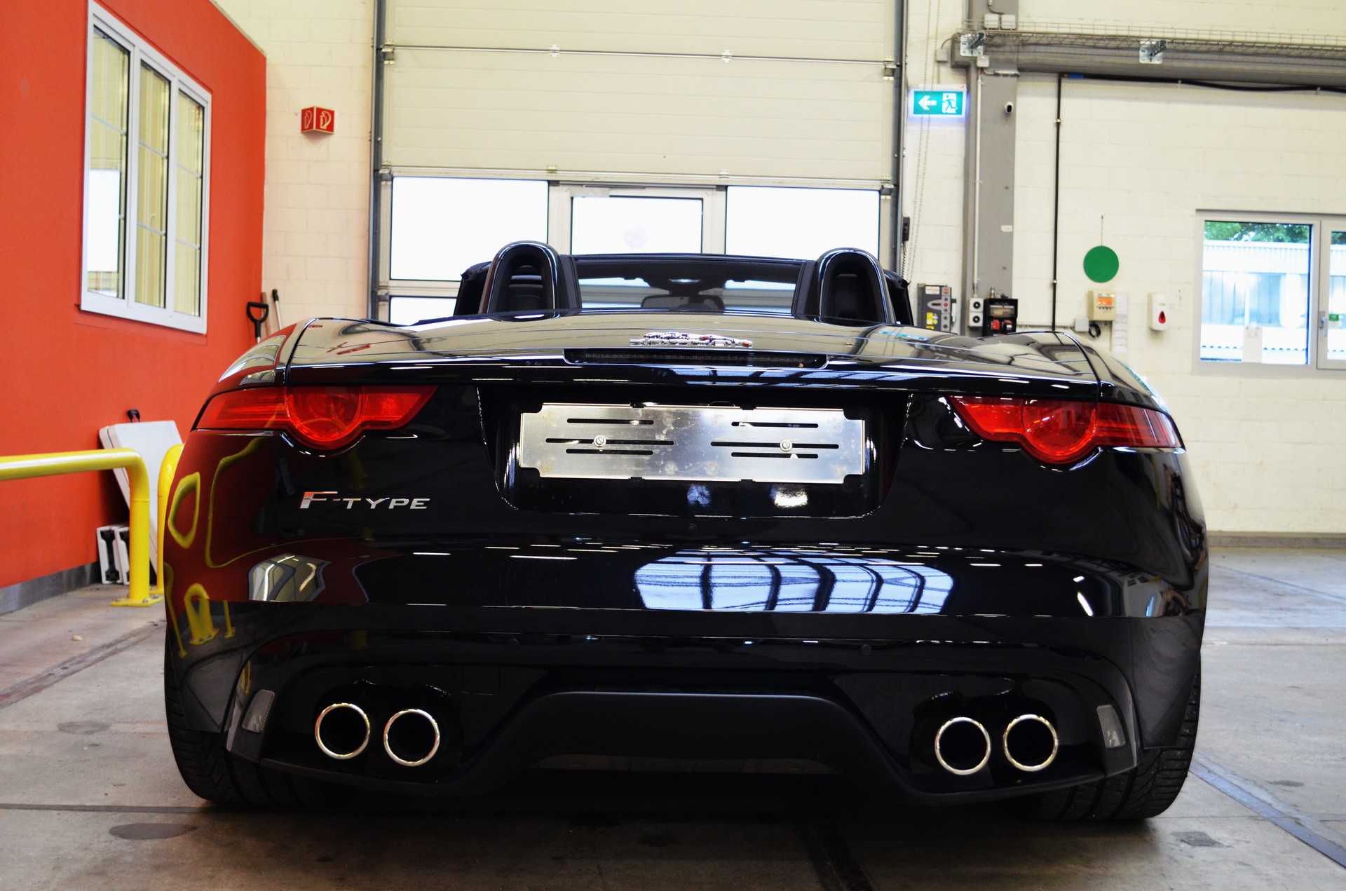 JAGUAR F-Type Convertible S 5.0 V8 S/C-image-7