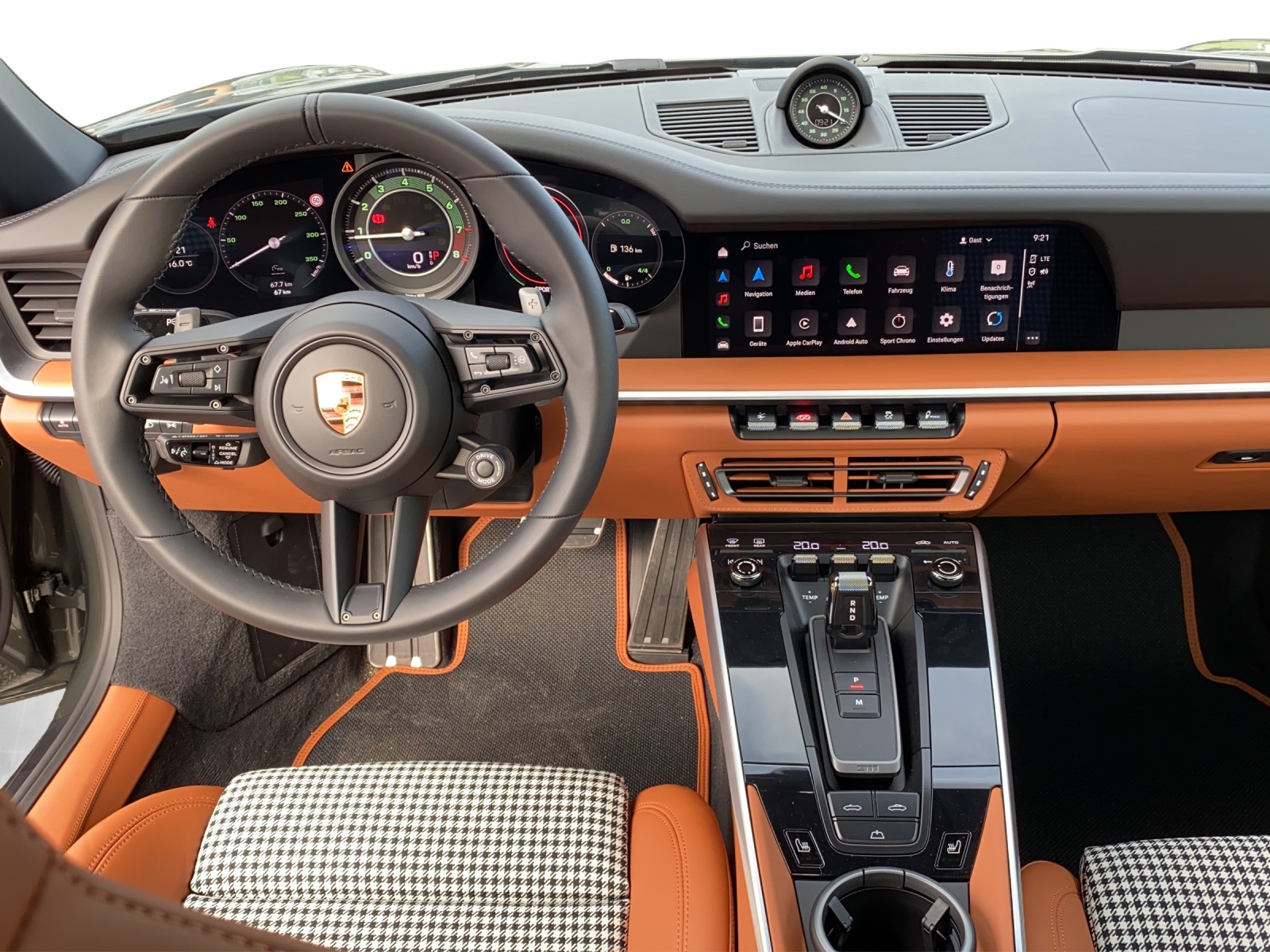 PORSCHE 911 Turbo S Cabriolet PDK-image-14