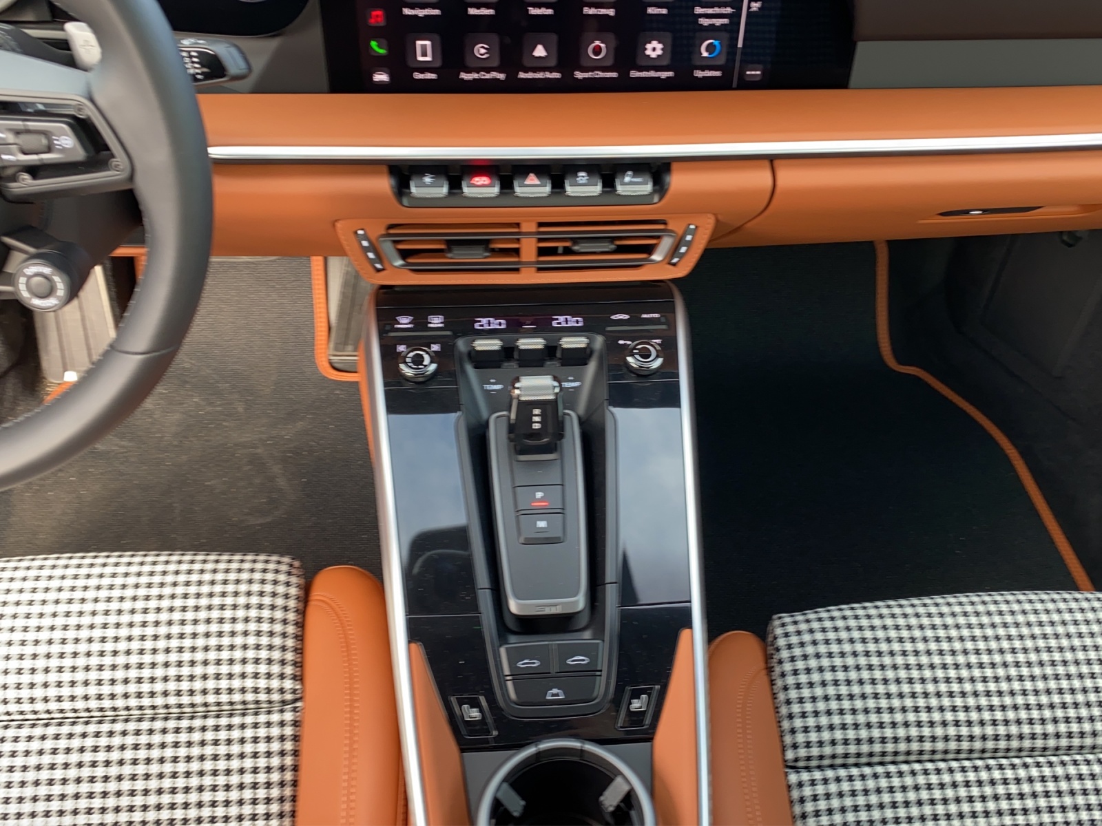 PORSCHE 911 Turbo S Cabriolet PDK-image-15