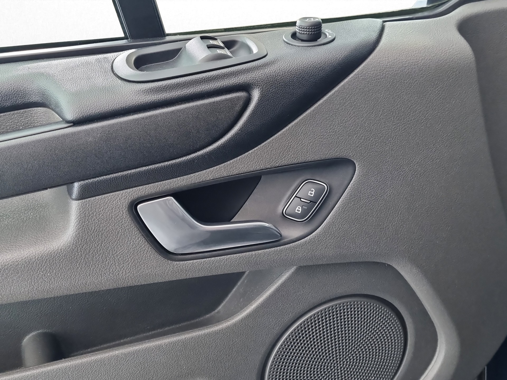 FORD Transit Custom 320 L1 2.0 TDCi 130 Trend-image-11