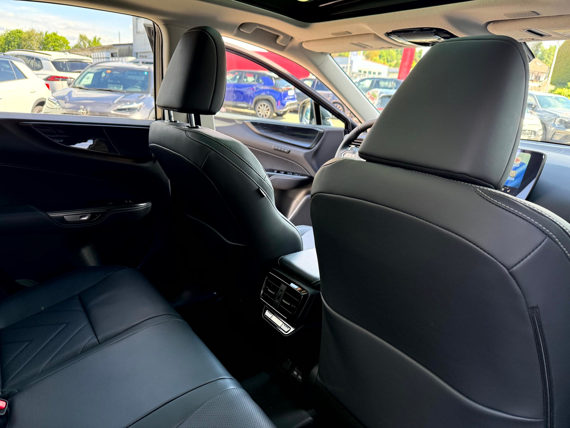 LEXUS NX 450h+ E-FOUR Comfort-image-9