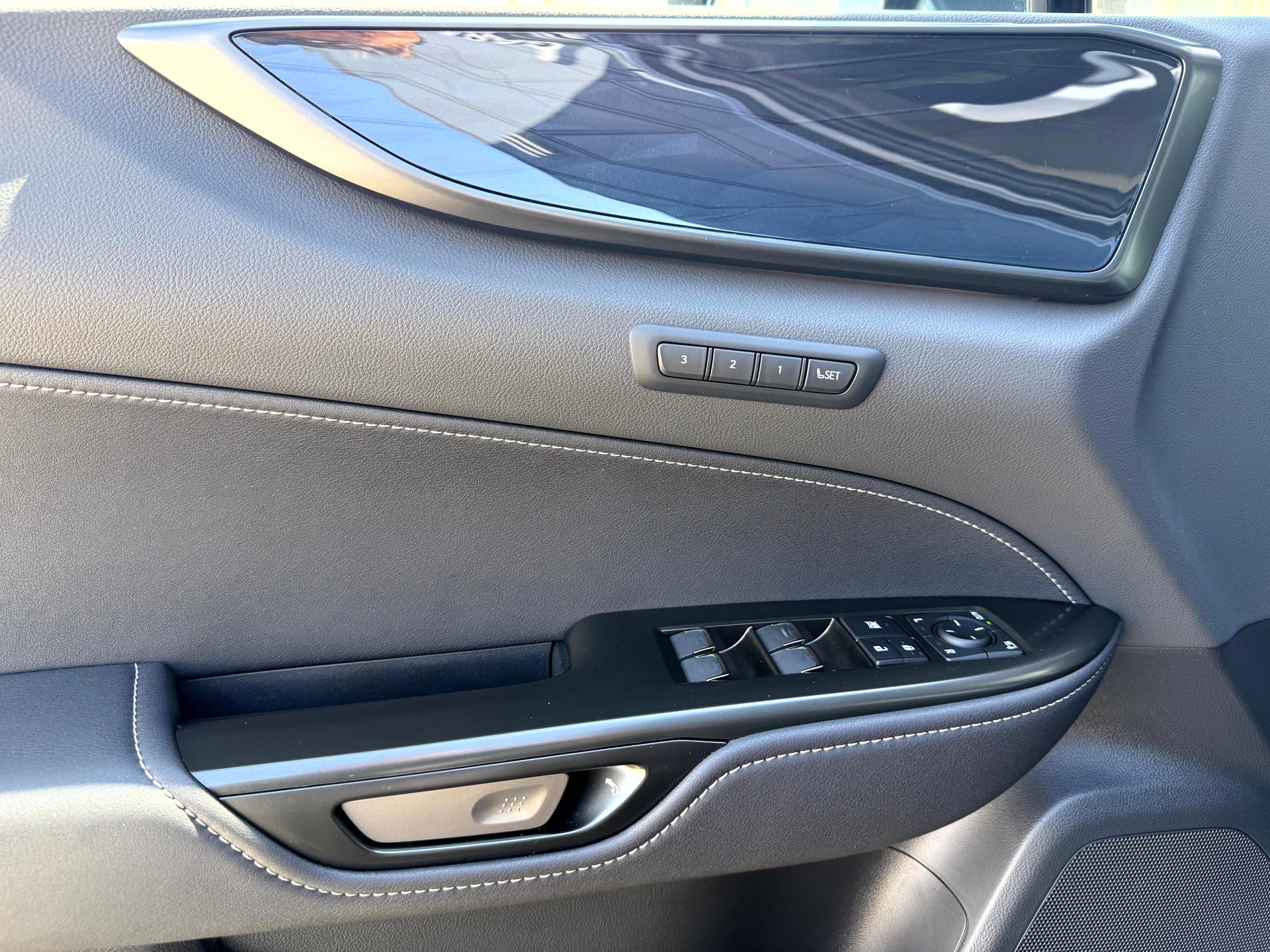 LEXUS NX 450h+ E-FOUR Comfort-image-18