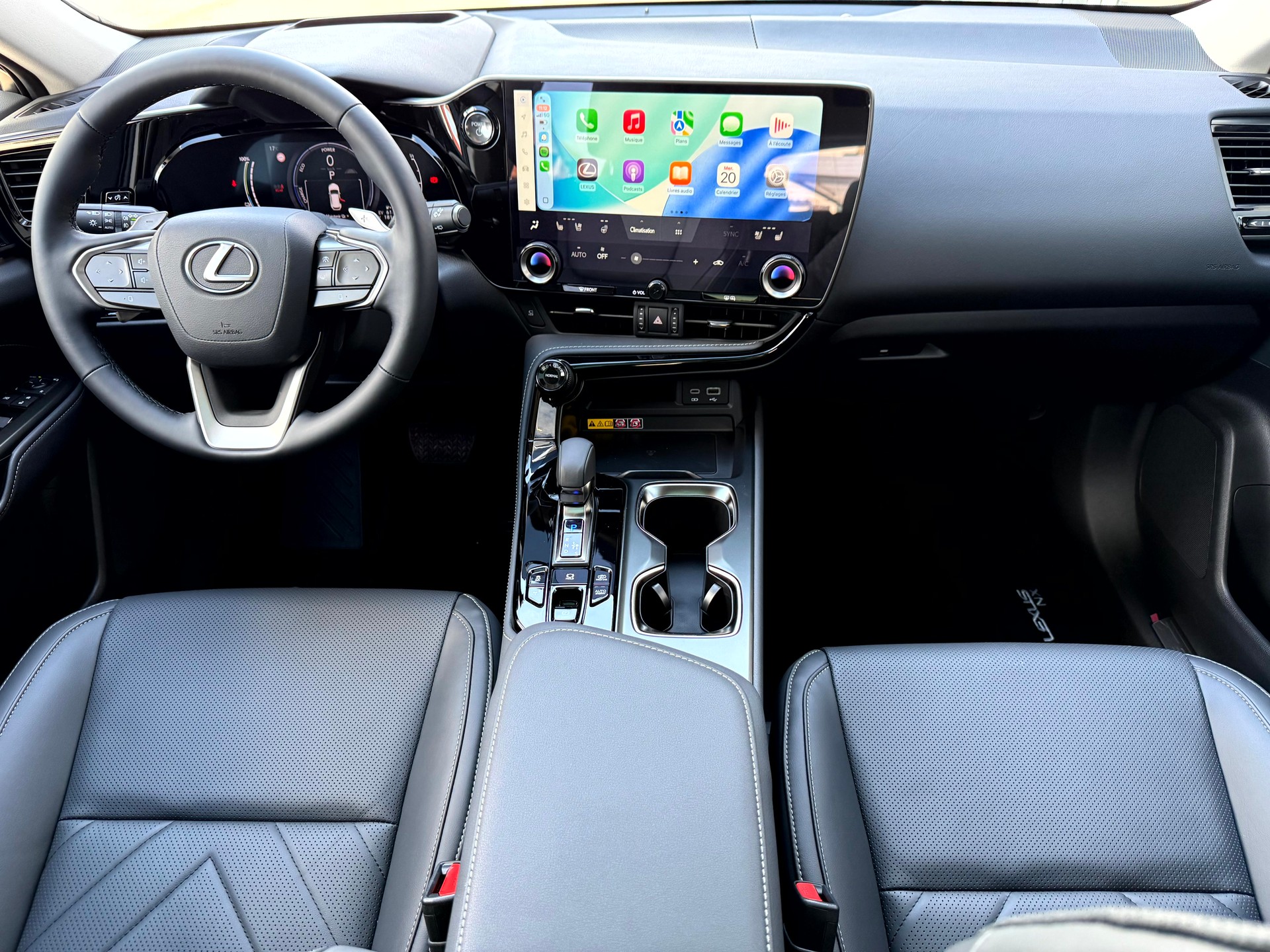 LEXUS NX 450h+ E-FOUR Comfort-image-12