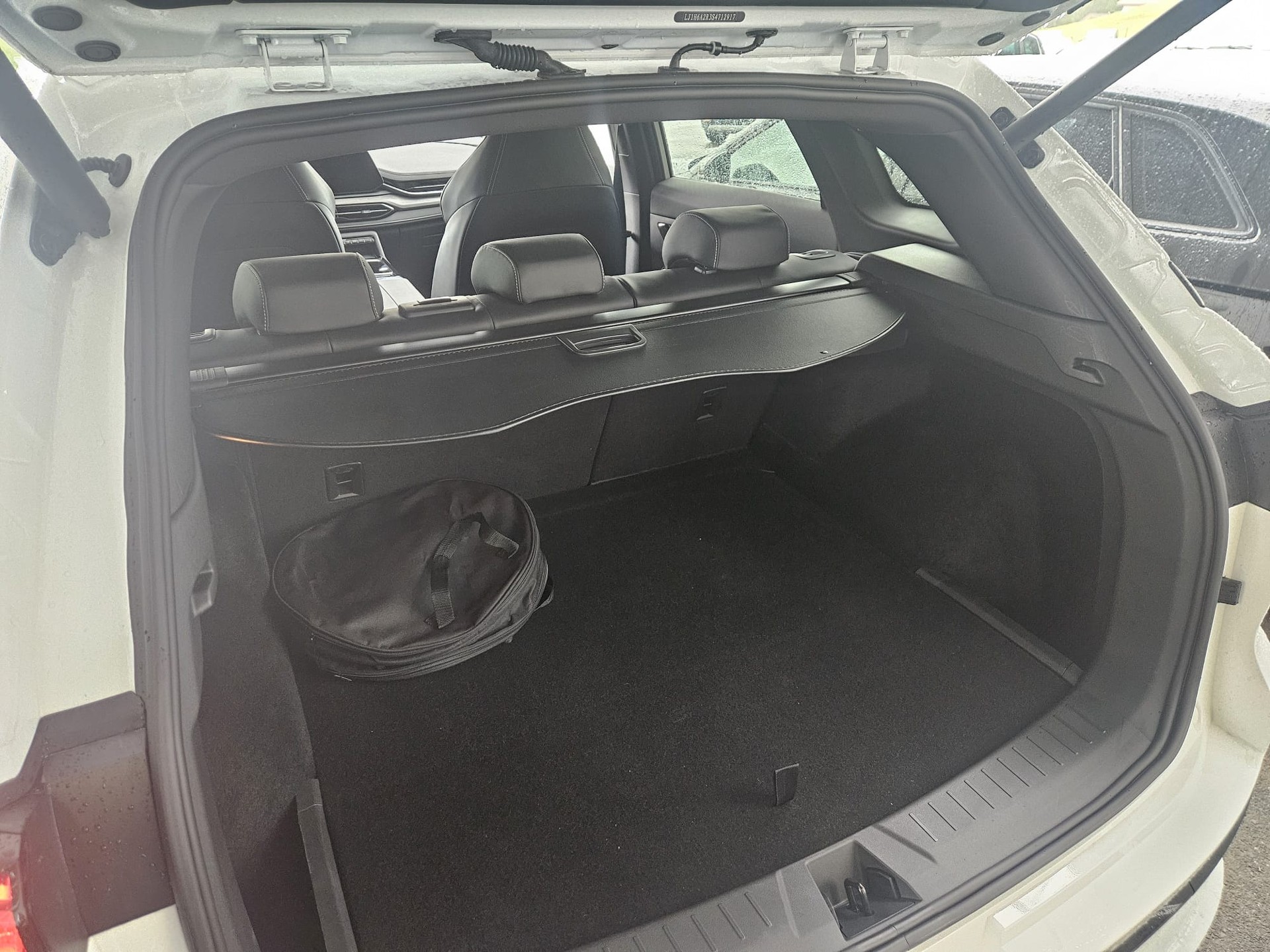 JAC JS6 1.5 PHEV-image-11