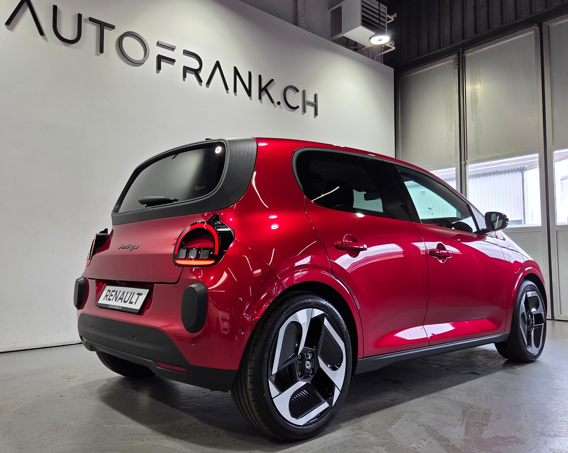 RENAULT Twingo E-Tech Urban Range techno-showroom-element-2