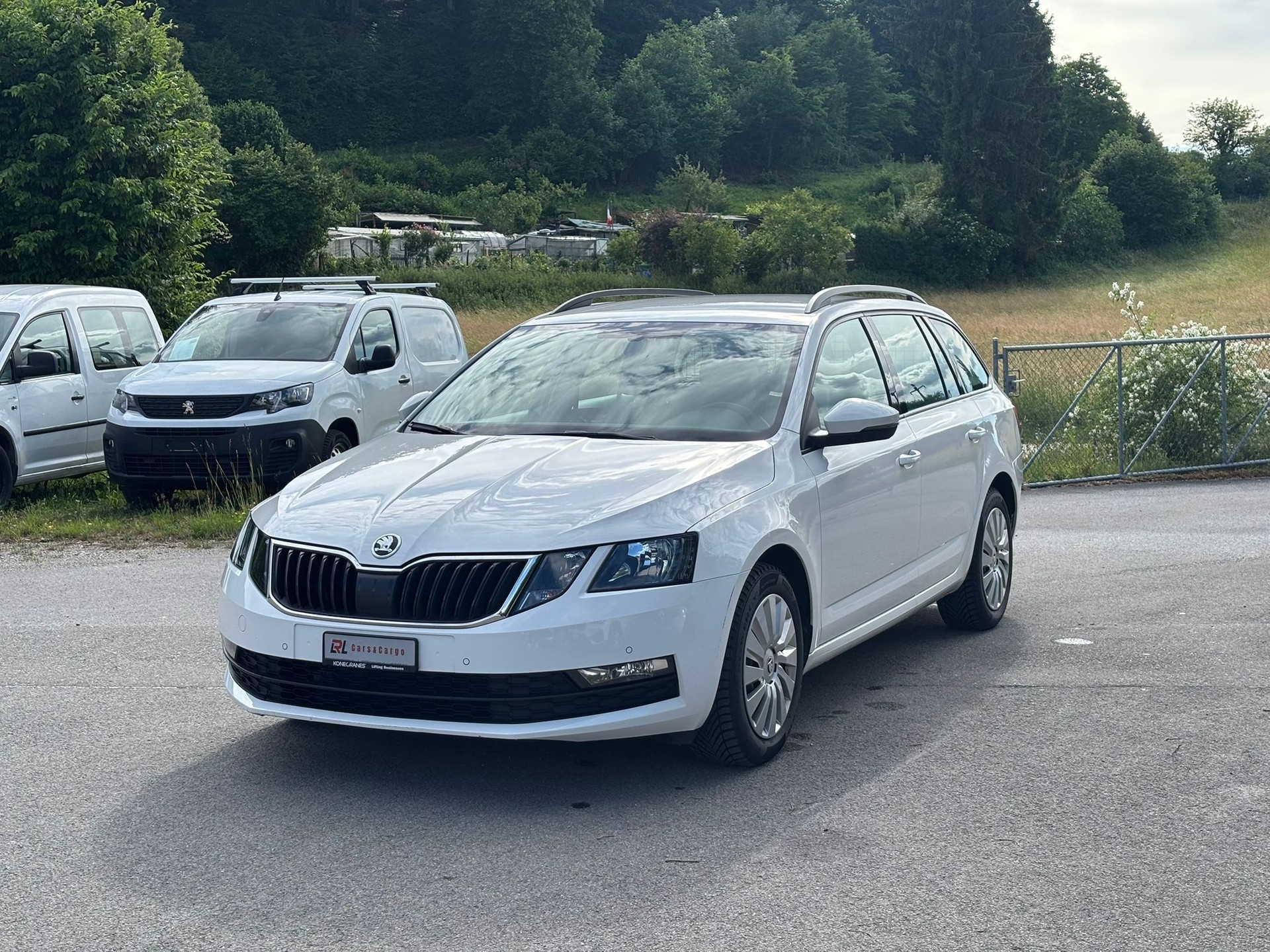 SKODA Octavia Combi 1.6 TDI Ambition-image-2
