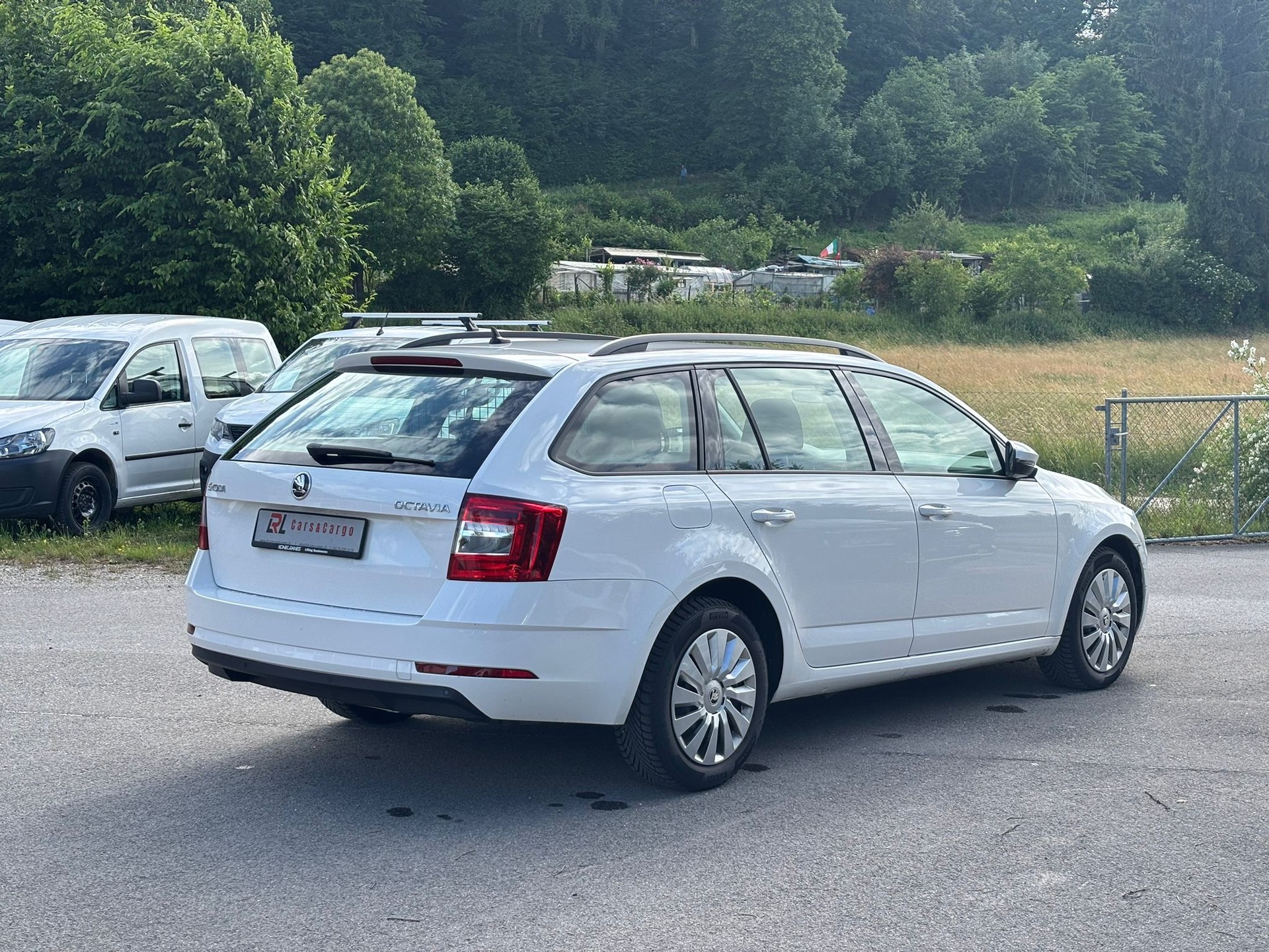 SKODA Octavia Combi 1.6 TDI Ambition-image-6