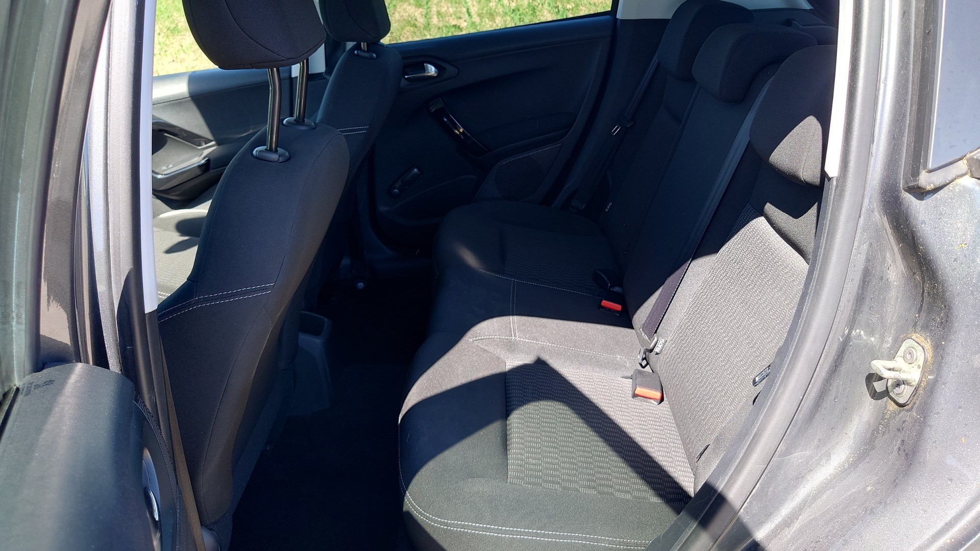 PEUGEOT 208 1.2 e-VTI Active EGS5-image-17