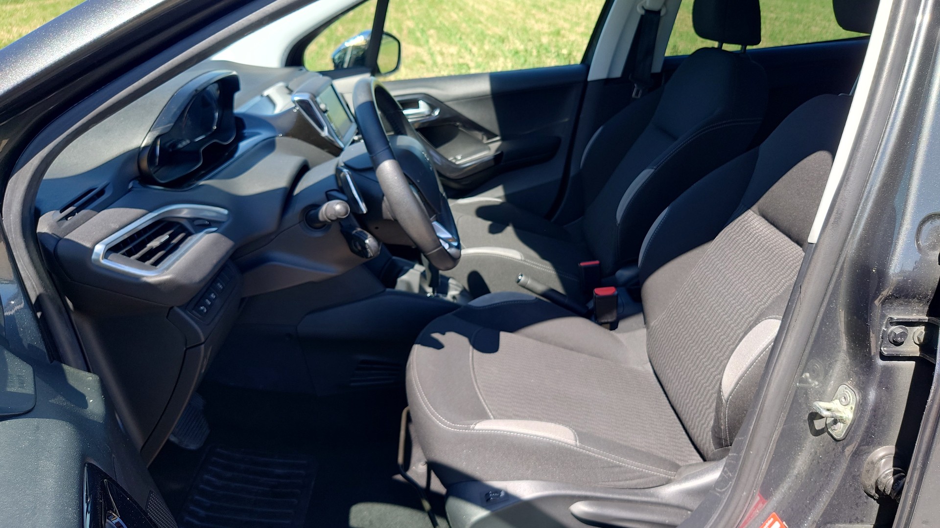 PEUGEOT 208 1.2 e-VTI Active EGS5-image-16