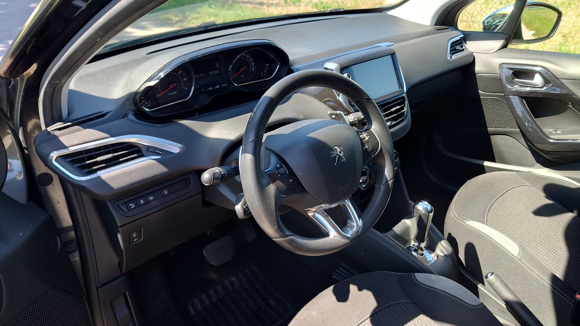 PEUGEOT 208 1.2 e-VTI Active EGS5-image-14