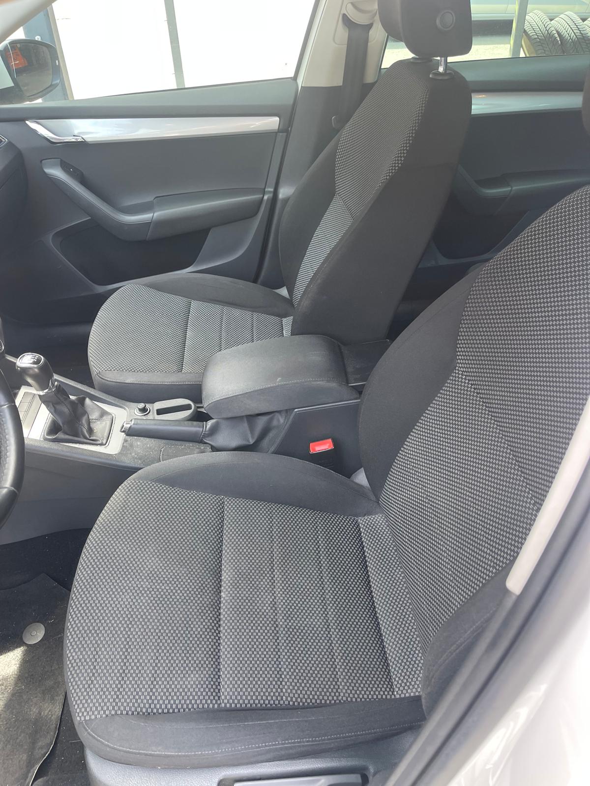 SKODA Octavia Combi 2.0 TDI Style-image-3