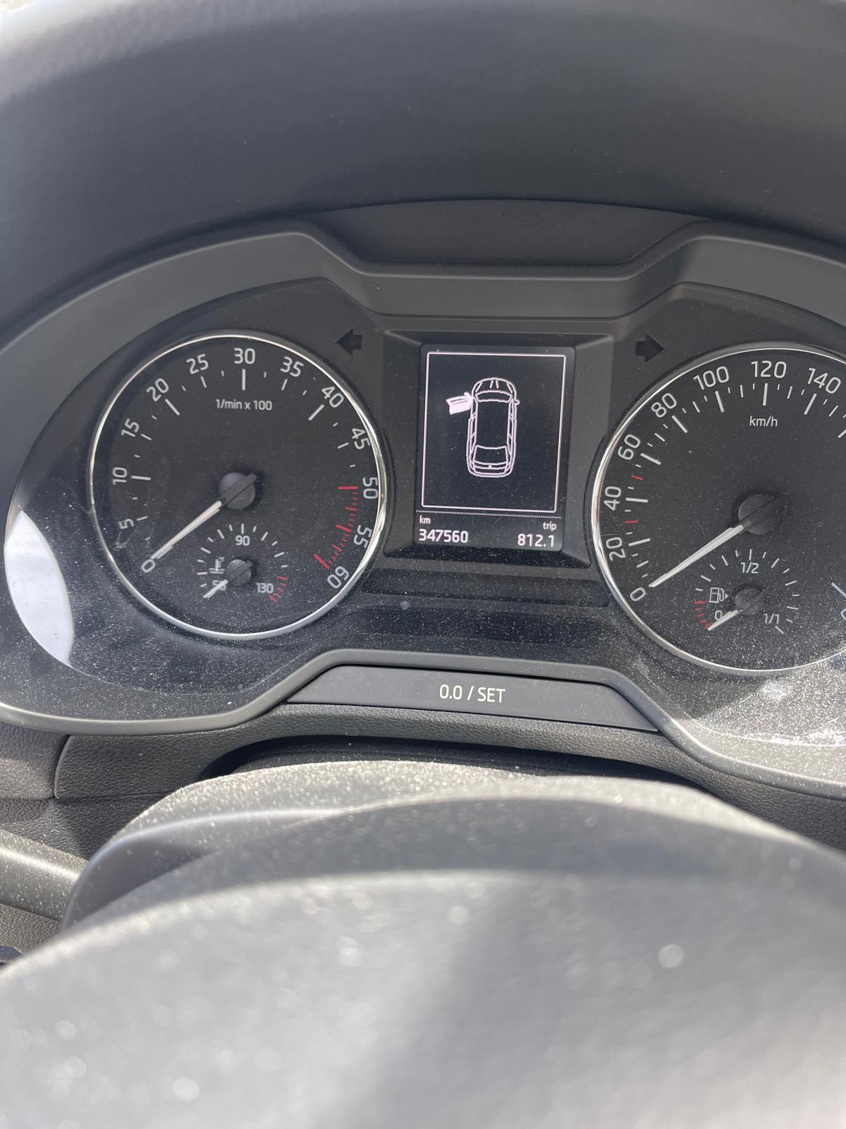SKODA Octavia Combi 2.0 TDI Style-image-4