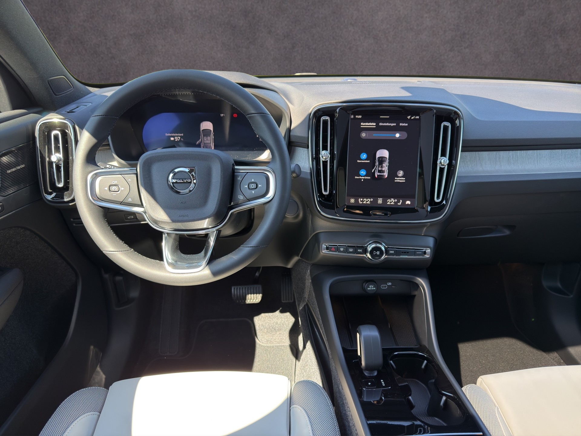 VOLVO EC40 Twin Performance Ultra AWD-image-13