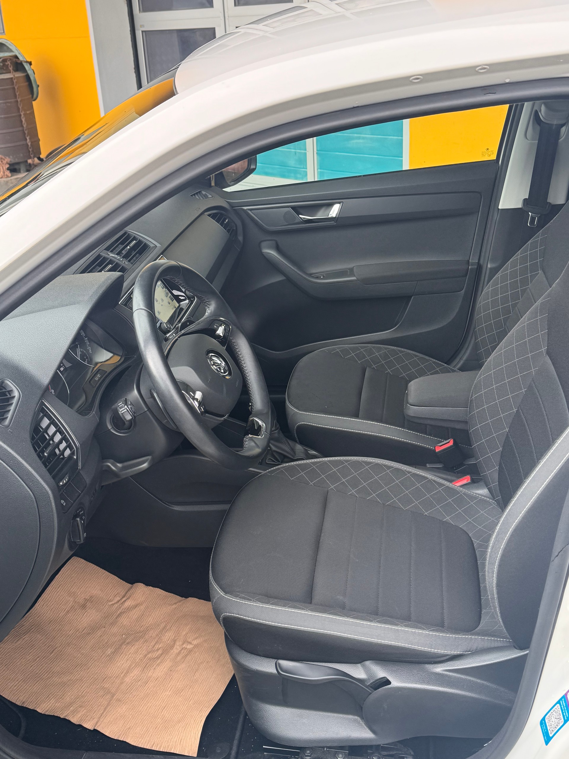SKODA Fabia 1.0 TSI Ambition DSG-image-7