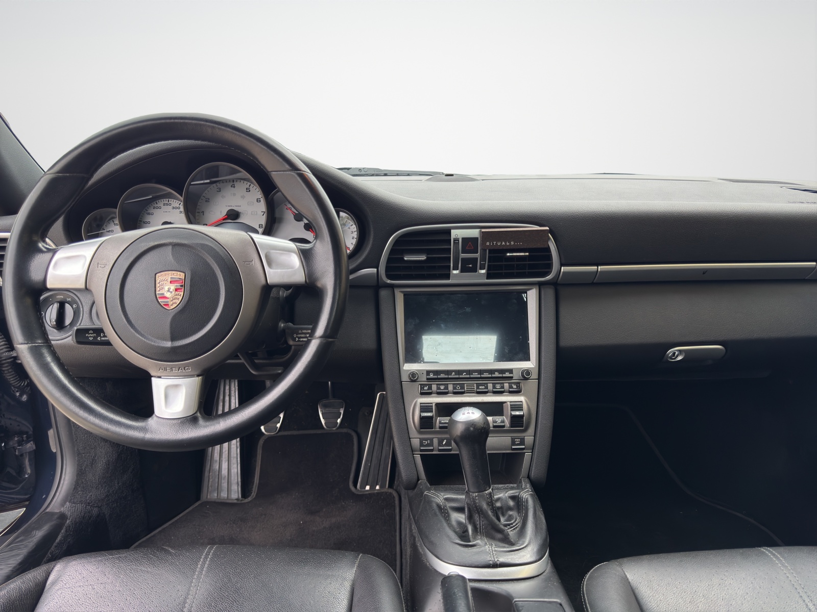 PORSCHE 911 Carrera 4S-image-12