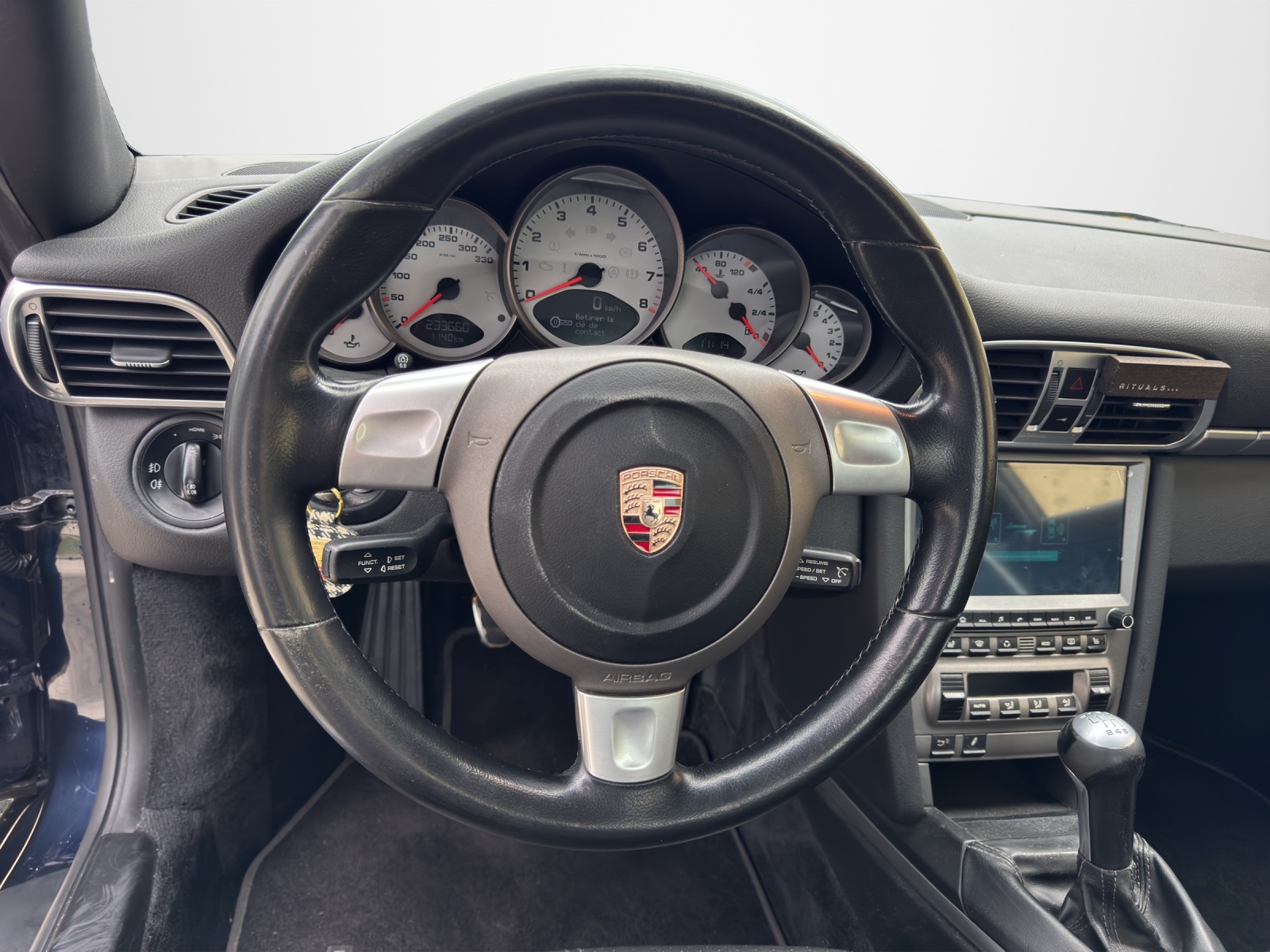PORSCHE 911 Carrera 4S-image-9