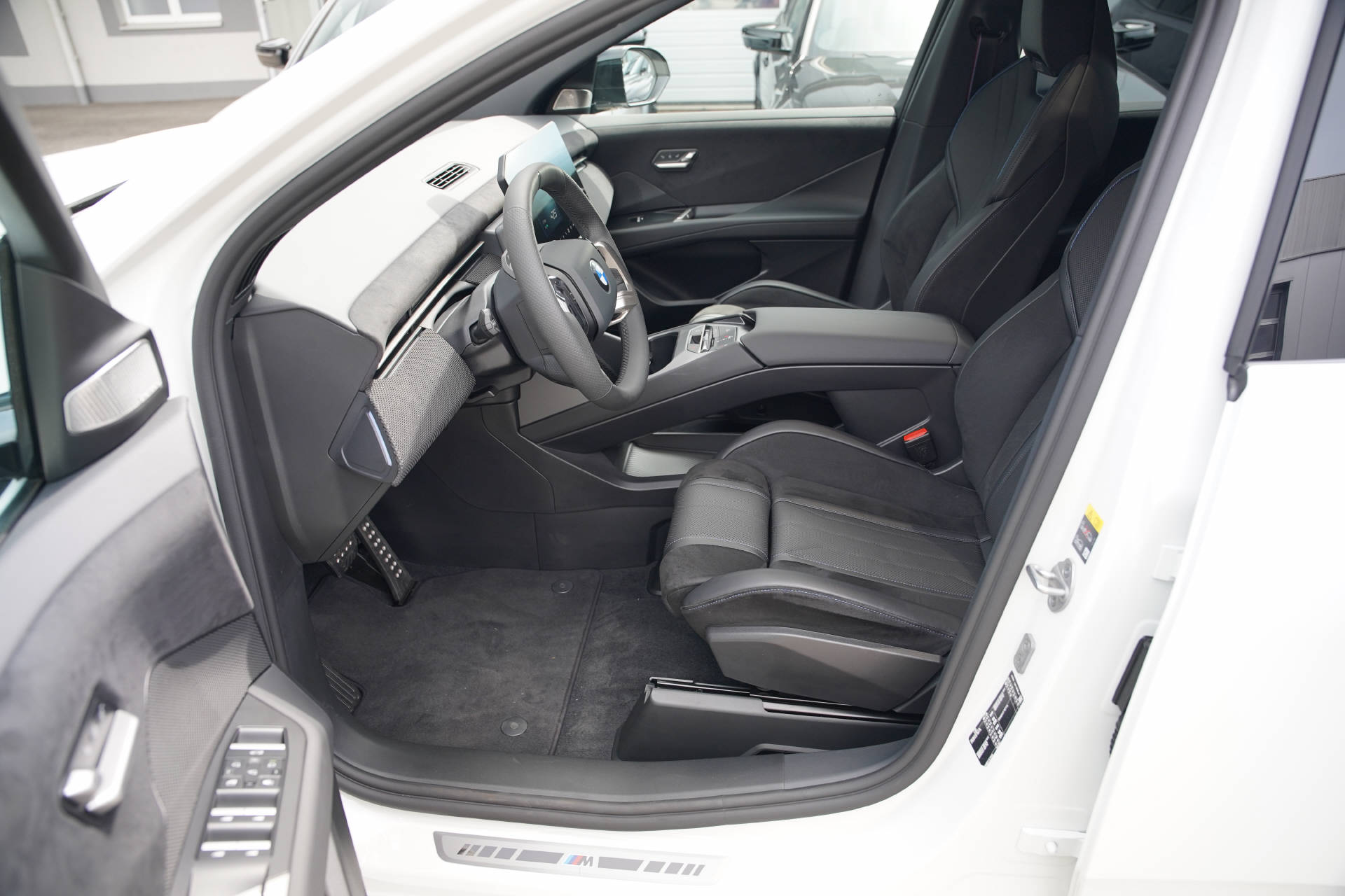 BMW iX3 50 xDrive M Sport Pro-image-8