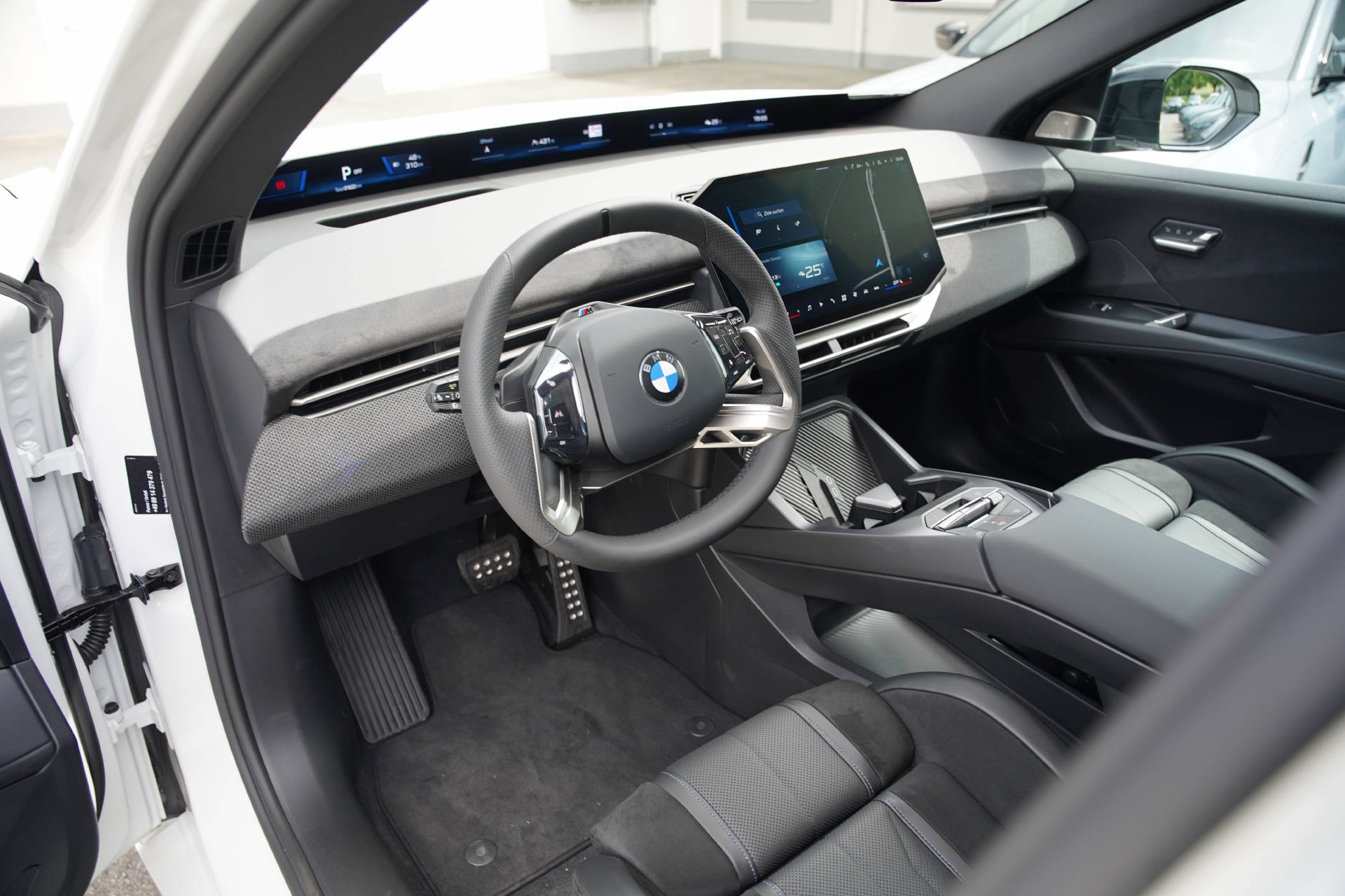 BMW iX3 50 xDrive M Sport Pro-image-6