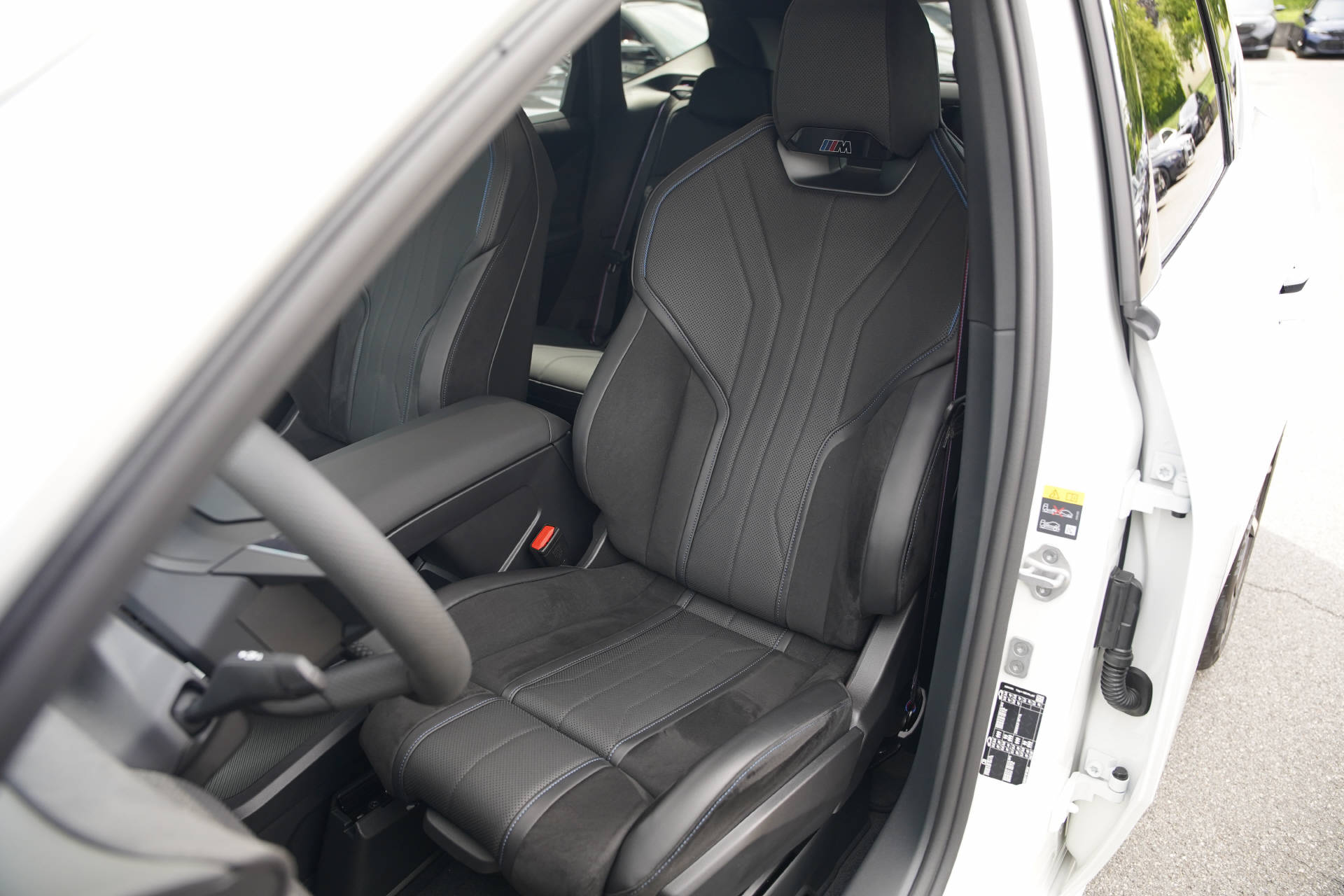 BMW iX3 50 xDrive M Sport Pro-image-9