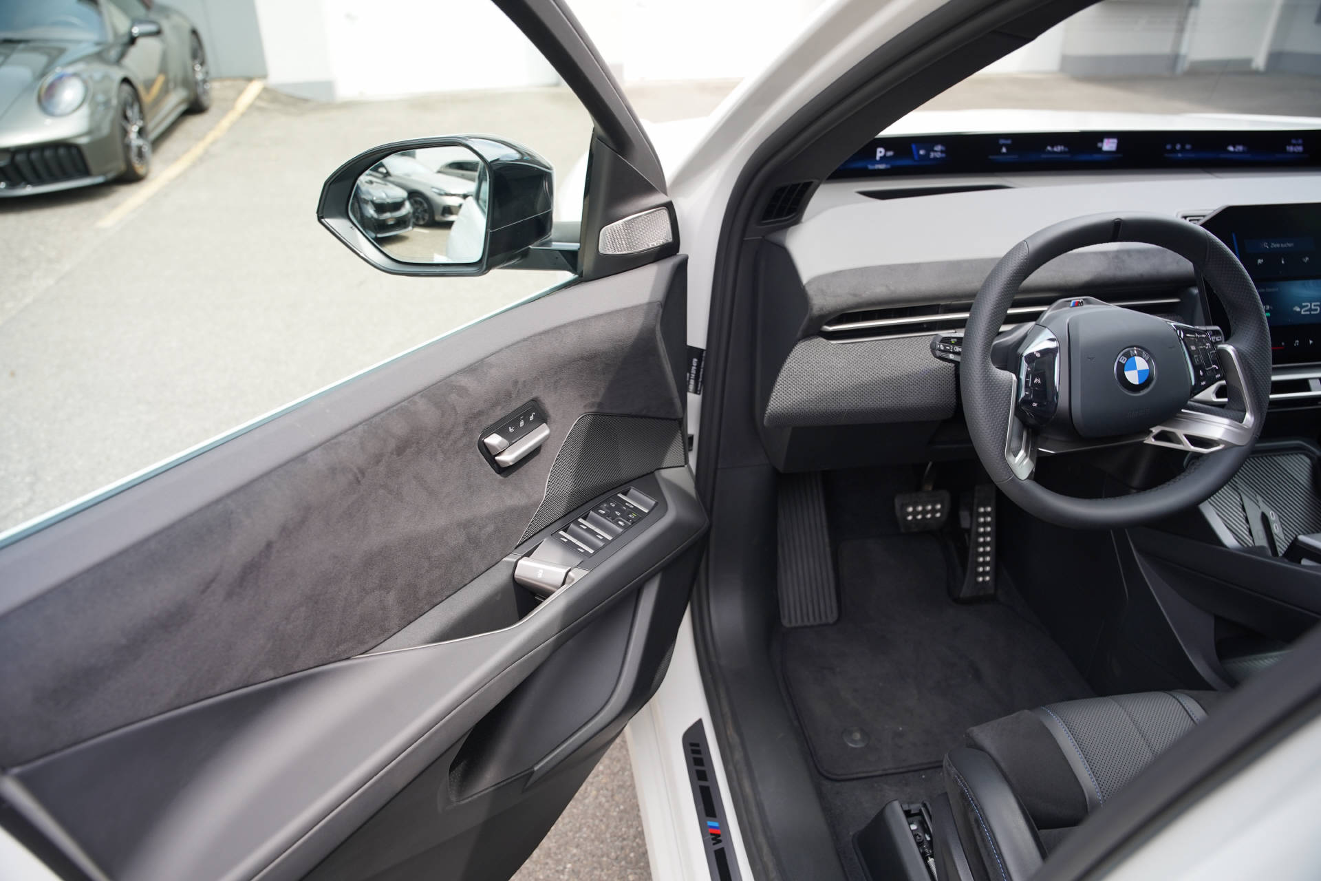 BMW iX3 50 xDrive M Sport Pro-image-7
