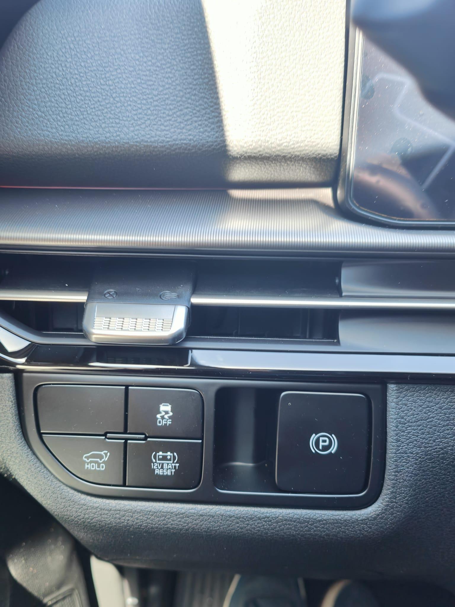 KIA Sportage 1.6 T-GDi Hybrid Black Edition-image-24